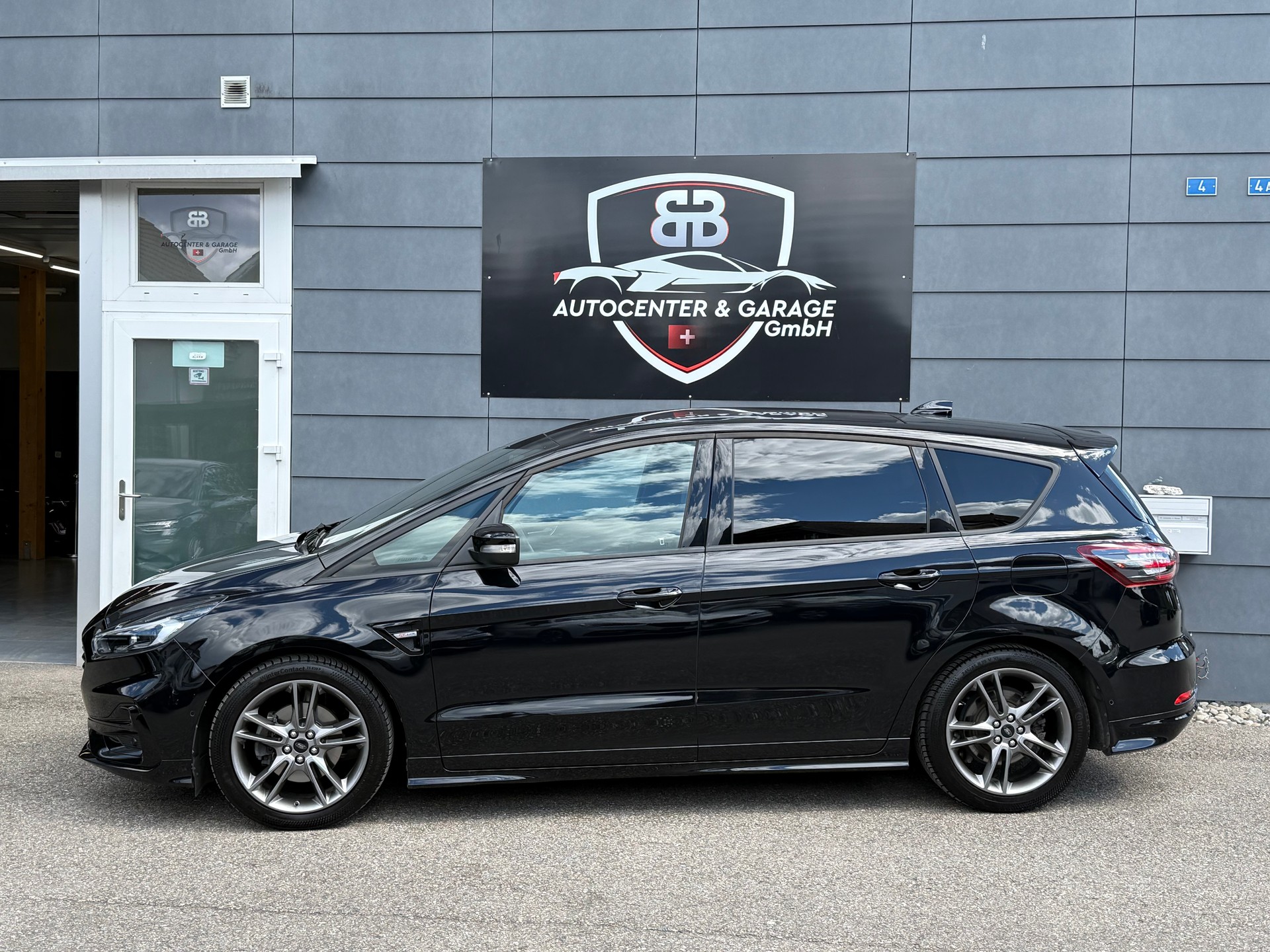 FORD S-Max 2.5 FHEV ST-Line 7-Plätzer-image-4