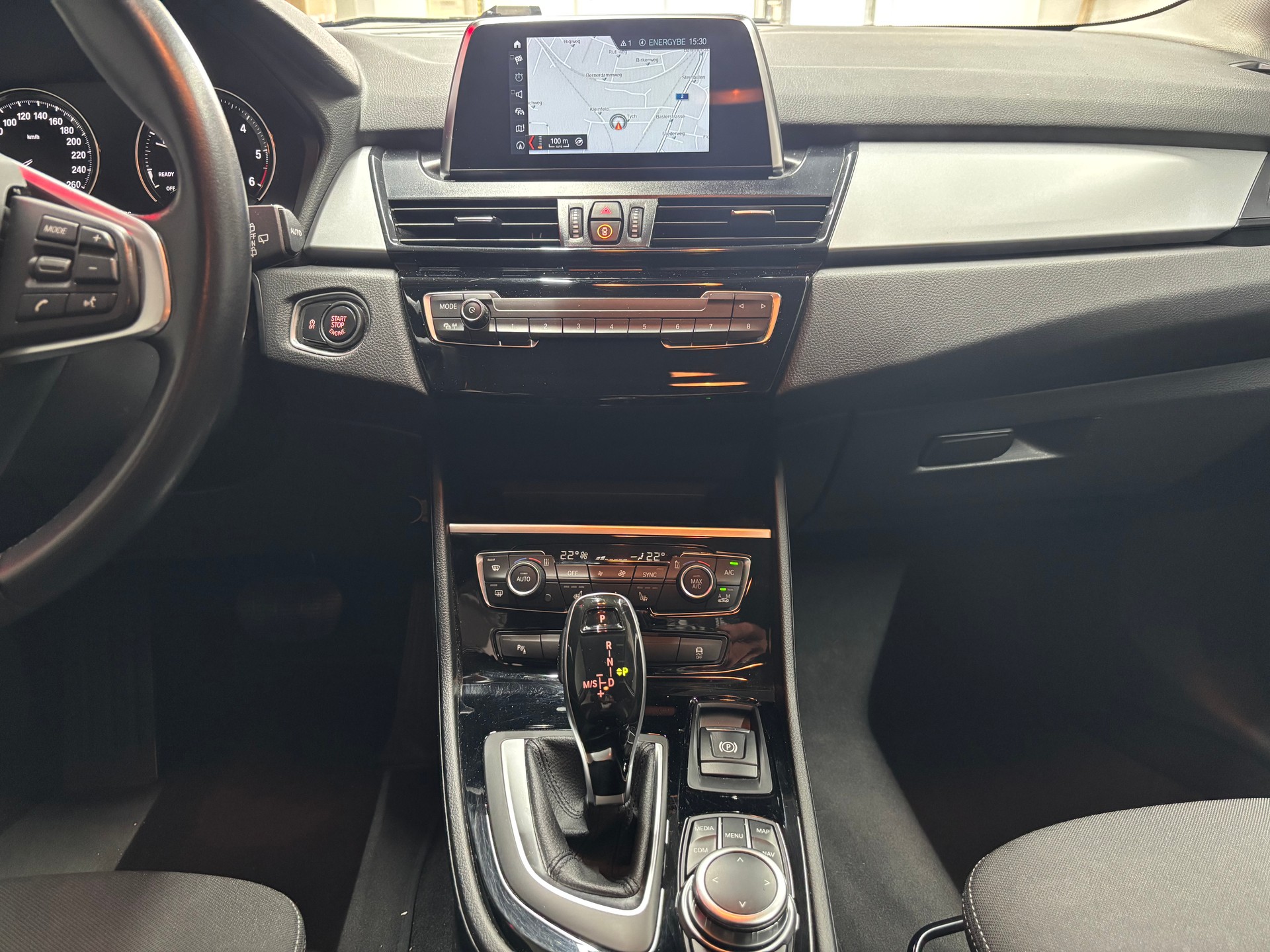BMW 218d Gran Tourer Steptronic-image-7