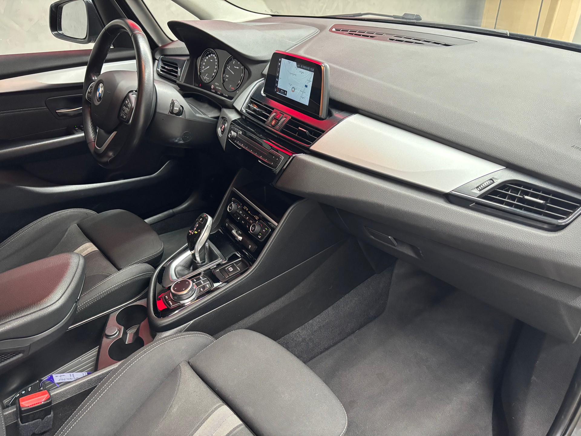 BMW 218d Gran Tourer Steptronic-image-8