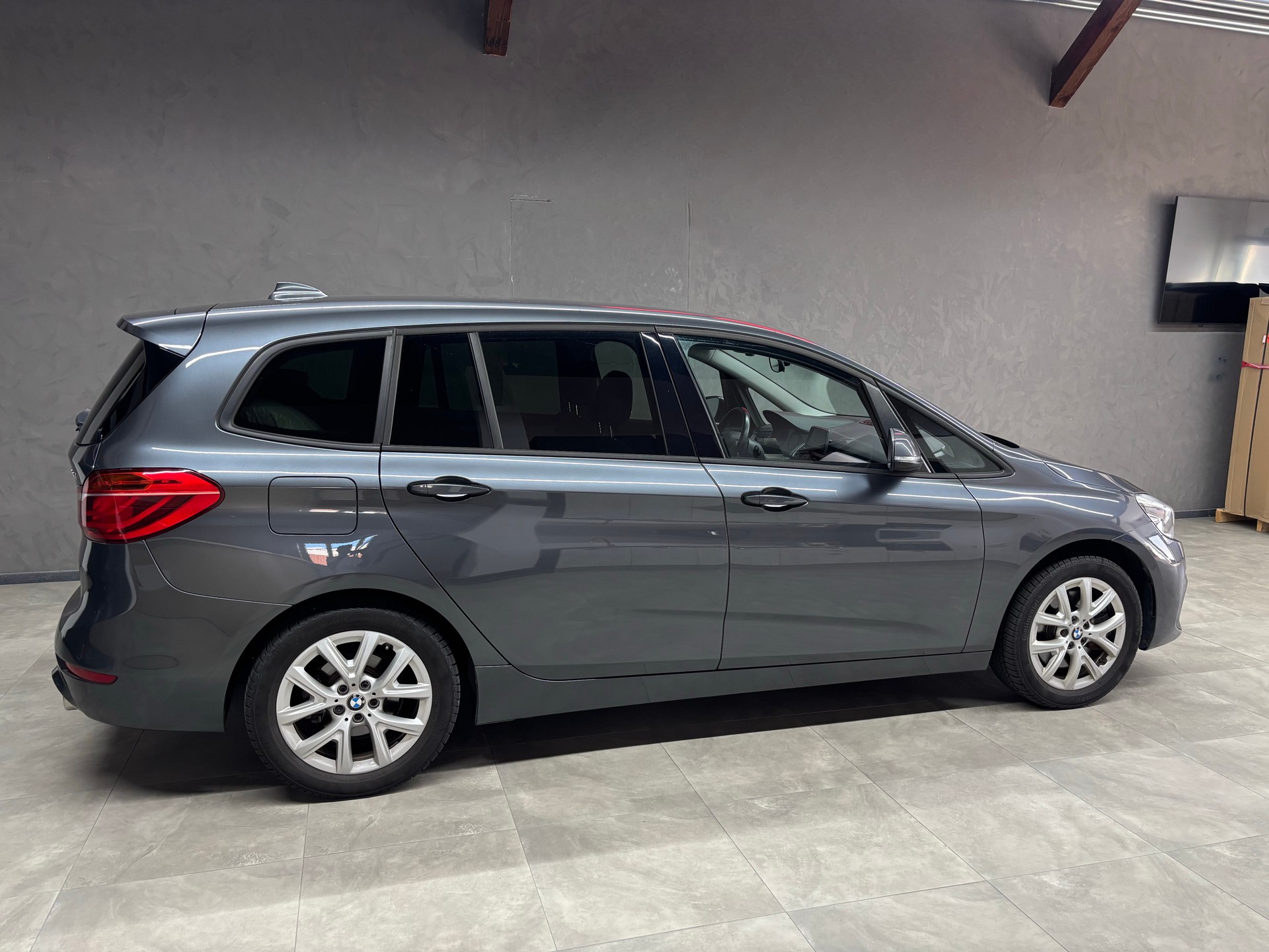 BMW 218d Gran Tourer Steptronic-image-2