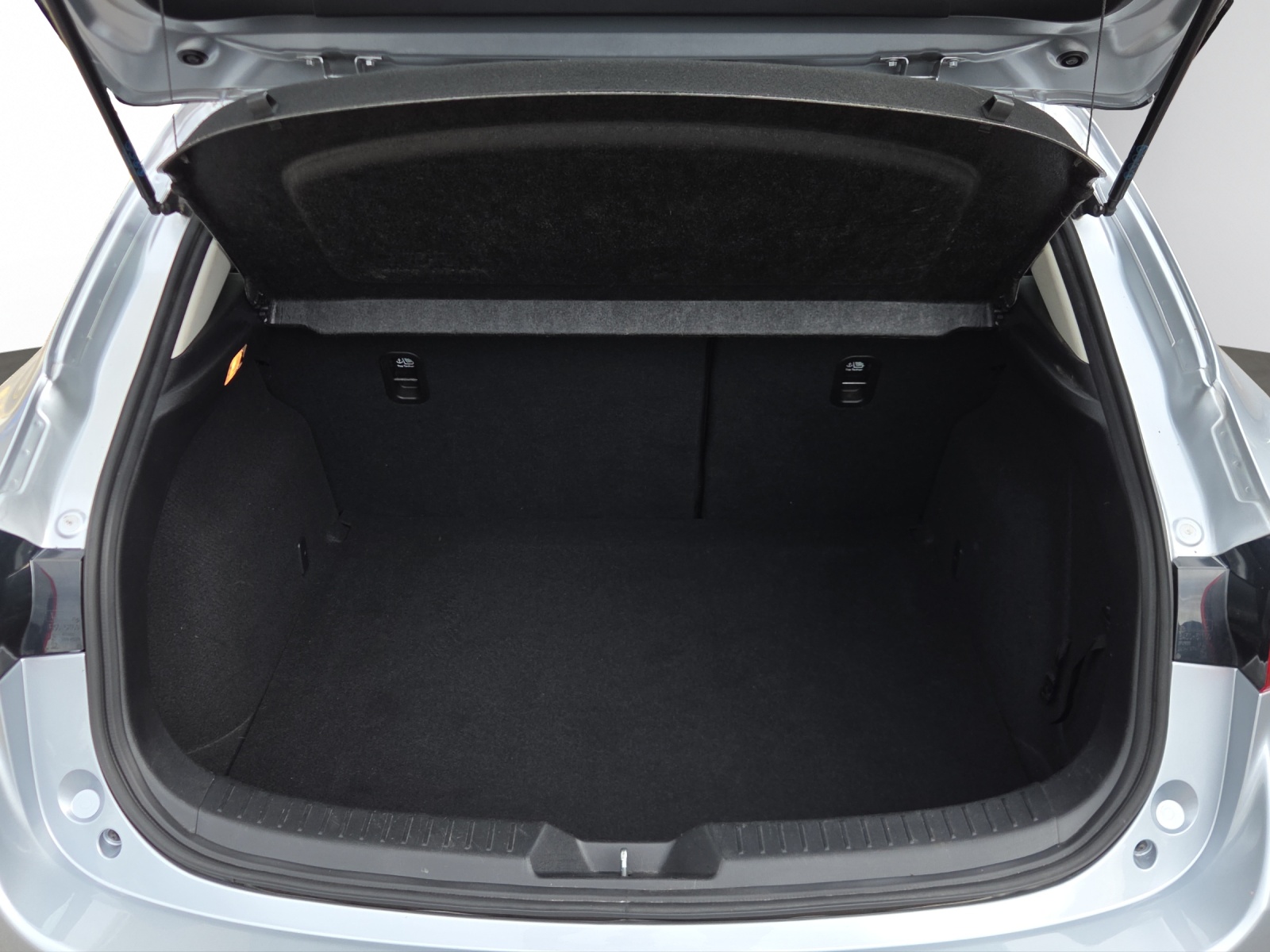 MAZDA 3 SKYACTIV-G 100 Ambition-image-6