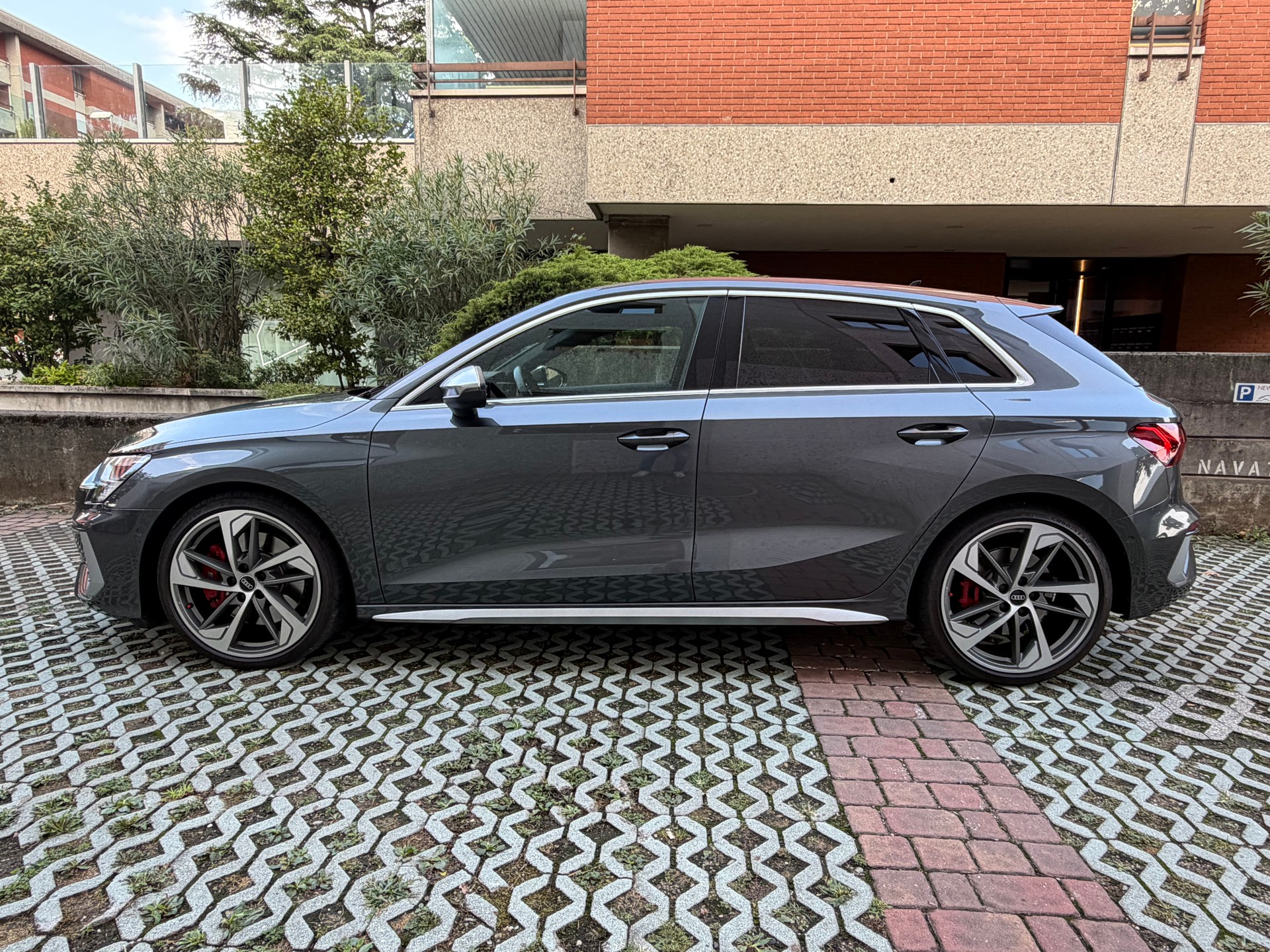 AUDI S3 Sportback 2.0 TFSI quattro S-tronic-image-2