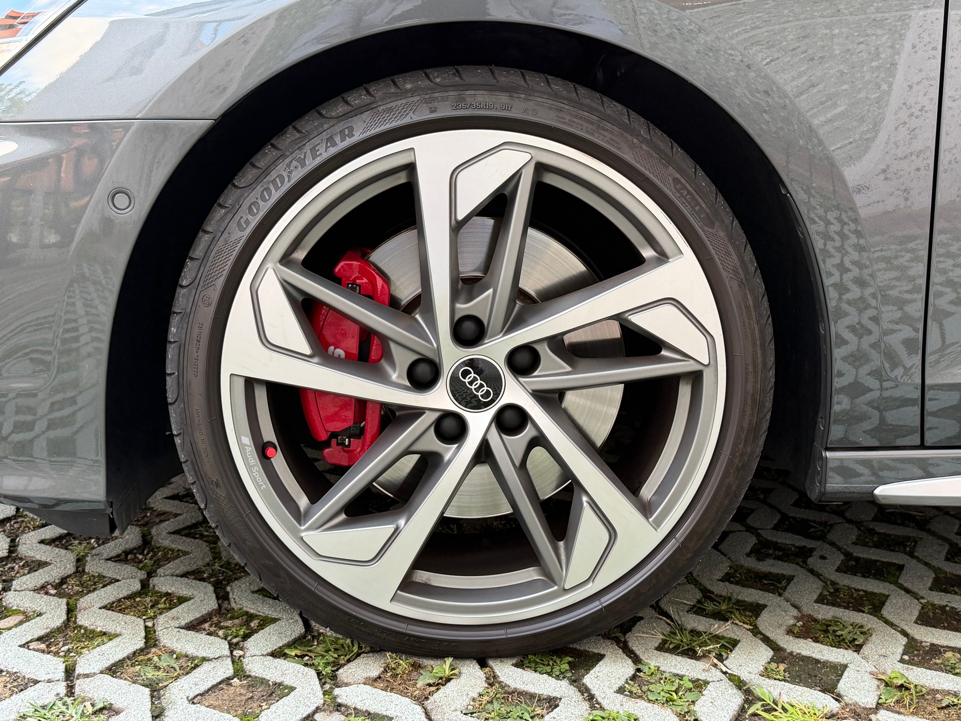 AUDI S3 Sportback 2.0 TFSI quattro S-tronic-image-6