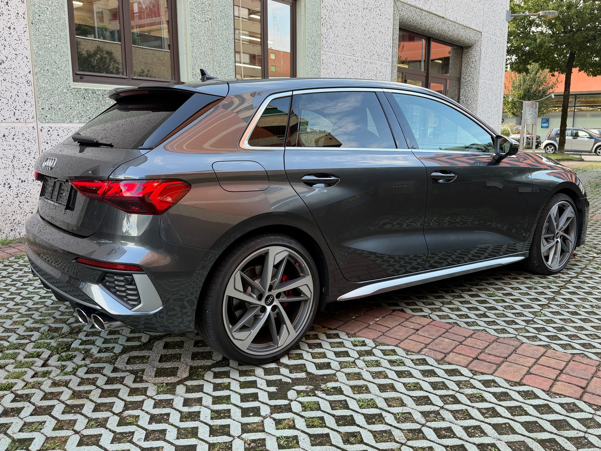 AUDI S3 Sportback 2.0 TFSI quattro S-tronic-image-4