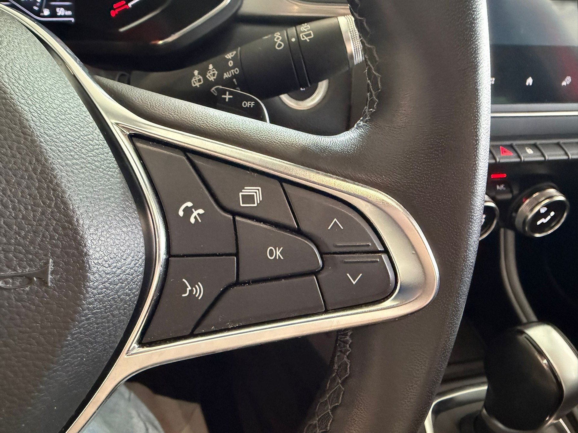 RENAULT Captur 1.3 TCe EDC Intens EDC-image-14