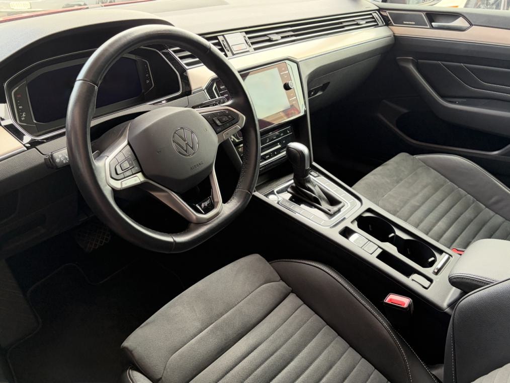 VW Passat 2.0 TDi BMT R-Line 4Motion-image-4