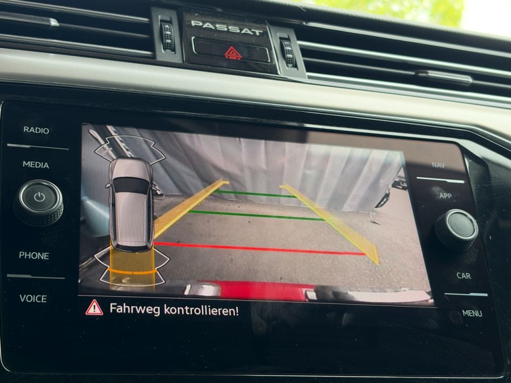 VW Passat 2.0 TDi BMT R-Line 4Motion-image-8