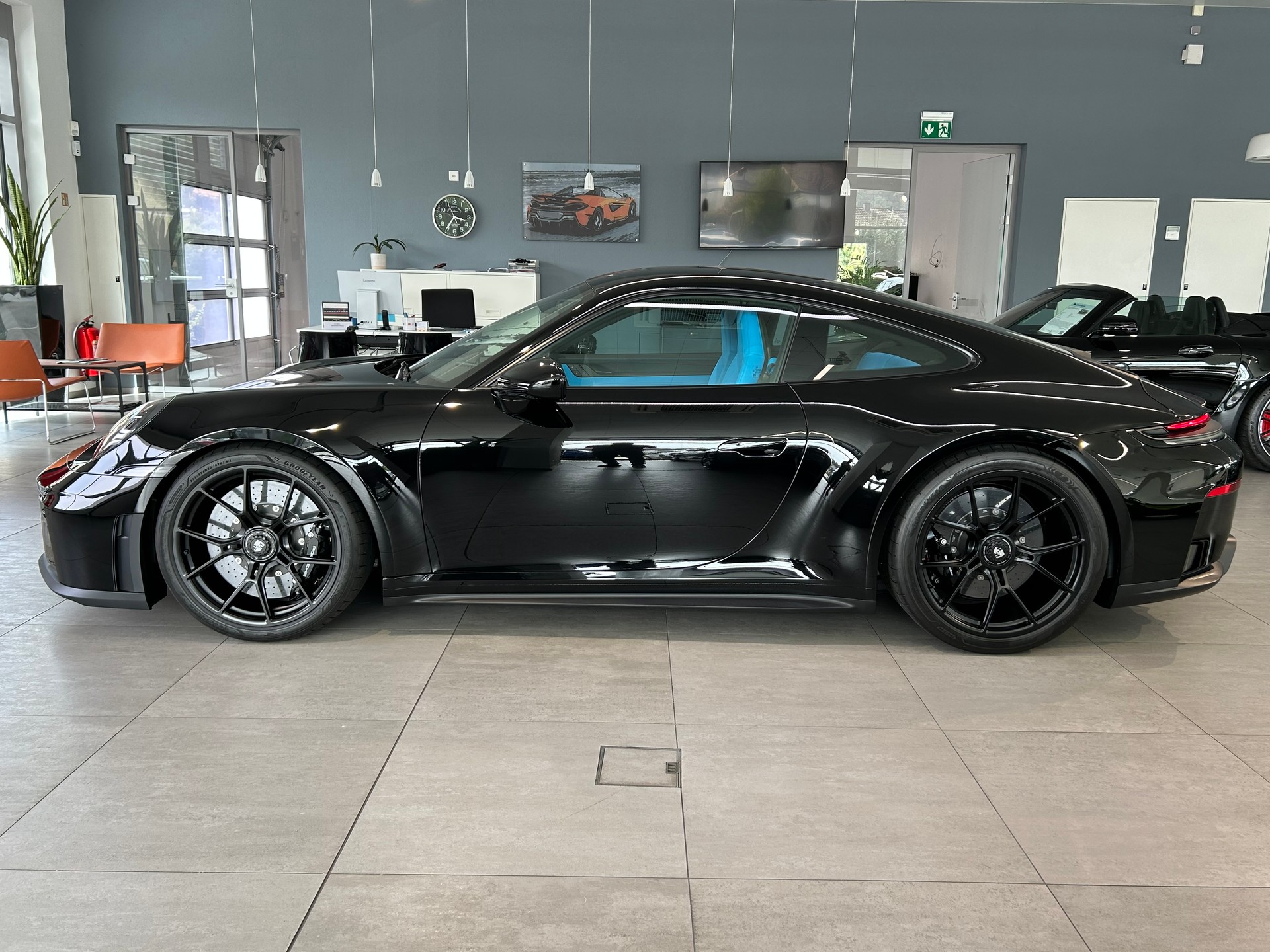 PORSCHE 911 GT3 Touring-image-3