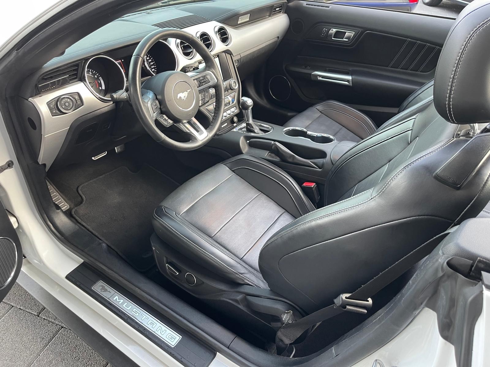FORD Mustang Convertible 2.3 Automat-image-10