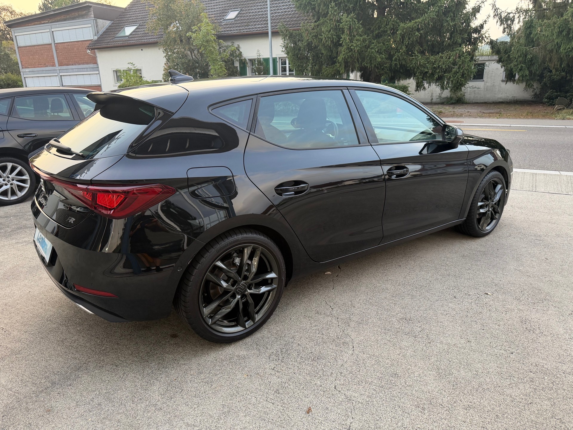SEAT Leon 1.5 TSI DSG FR-image-2