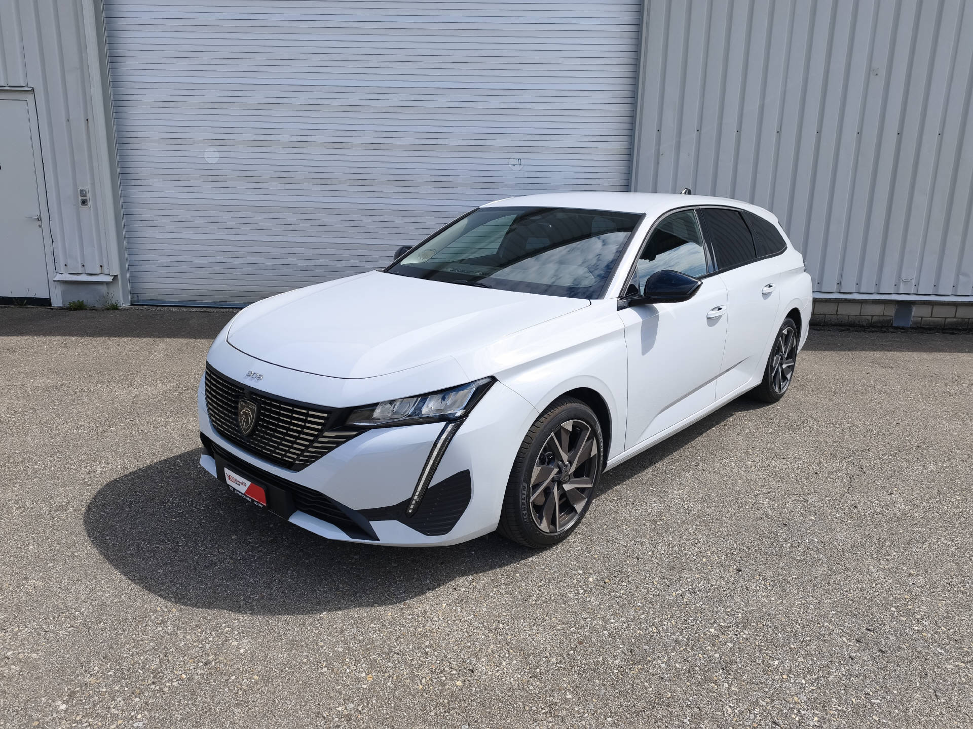 PEUGEOT 308 SW 1.2 Hybrid Allure-image-1