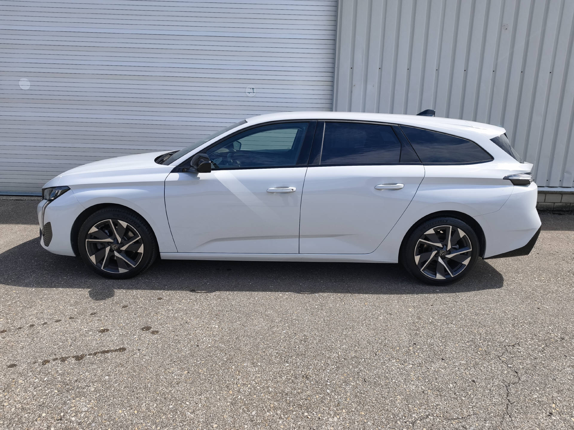 PEUGEOT 308 SW 1.2 Hybrid Allure-image-4