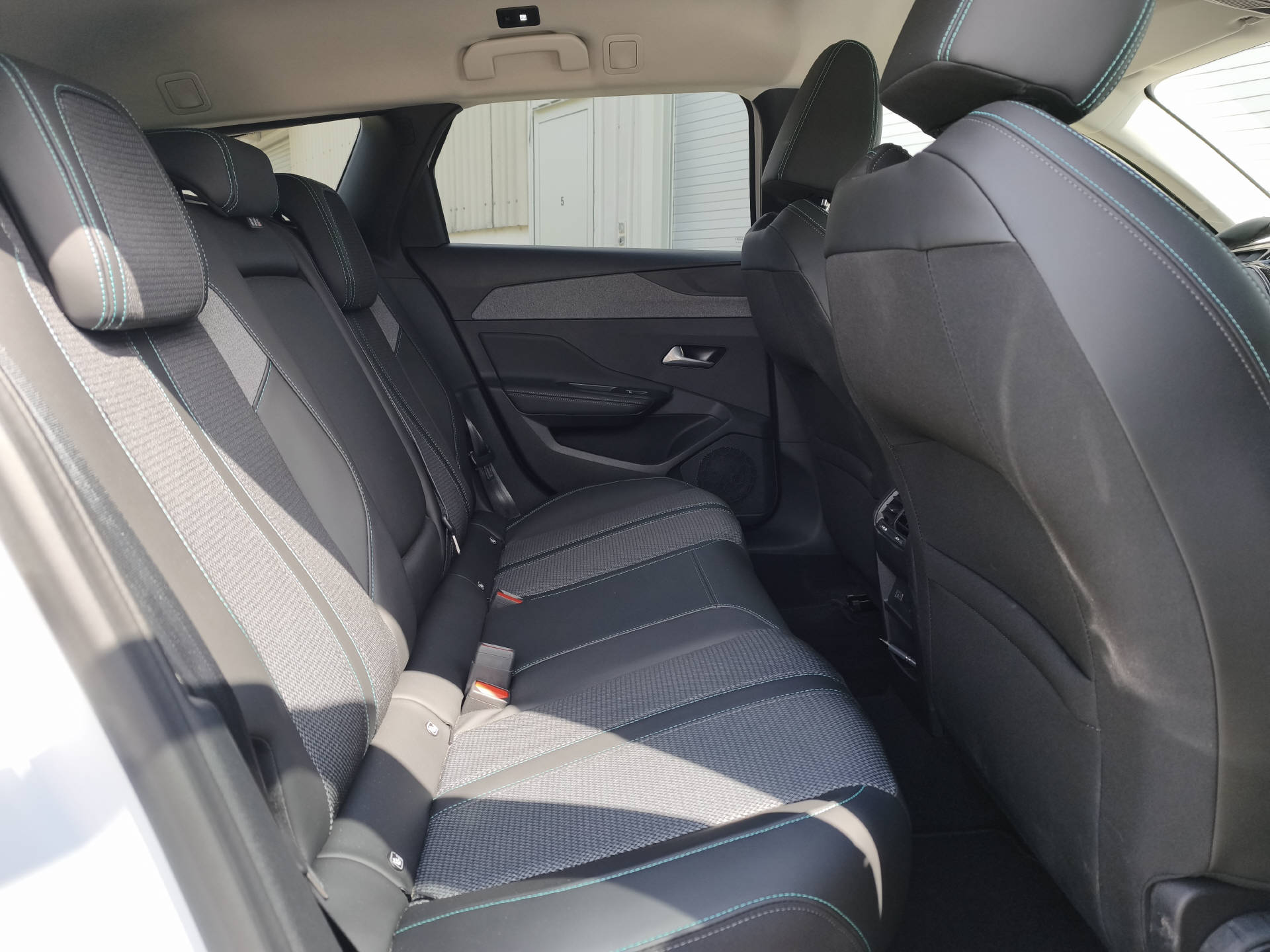 PEUGEOT 308 SW 1.2 Hybrid Allure-image-9