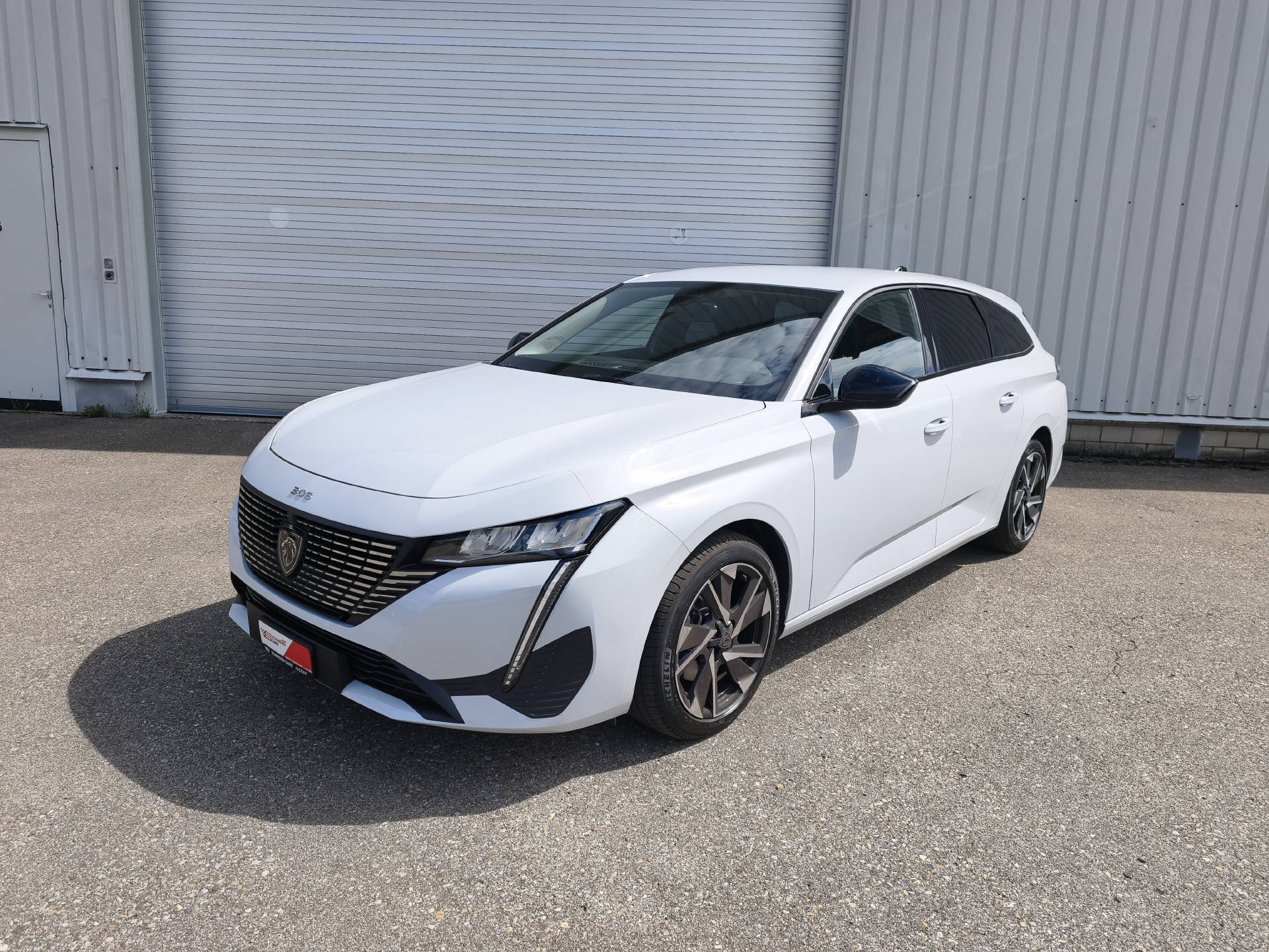 PEUGEOT 308 SW 1.2 Hybrid Allure-image-2