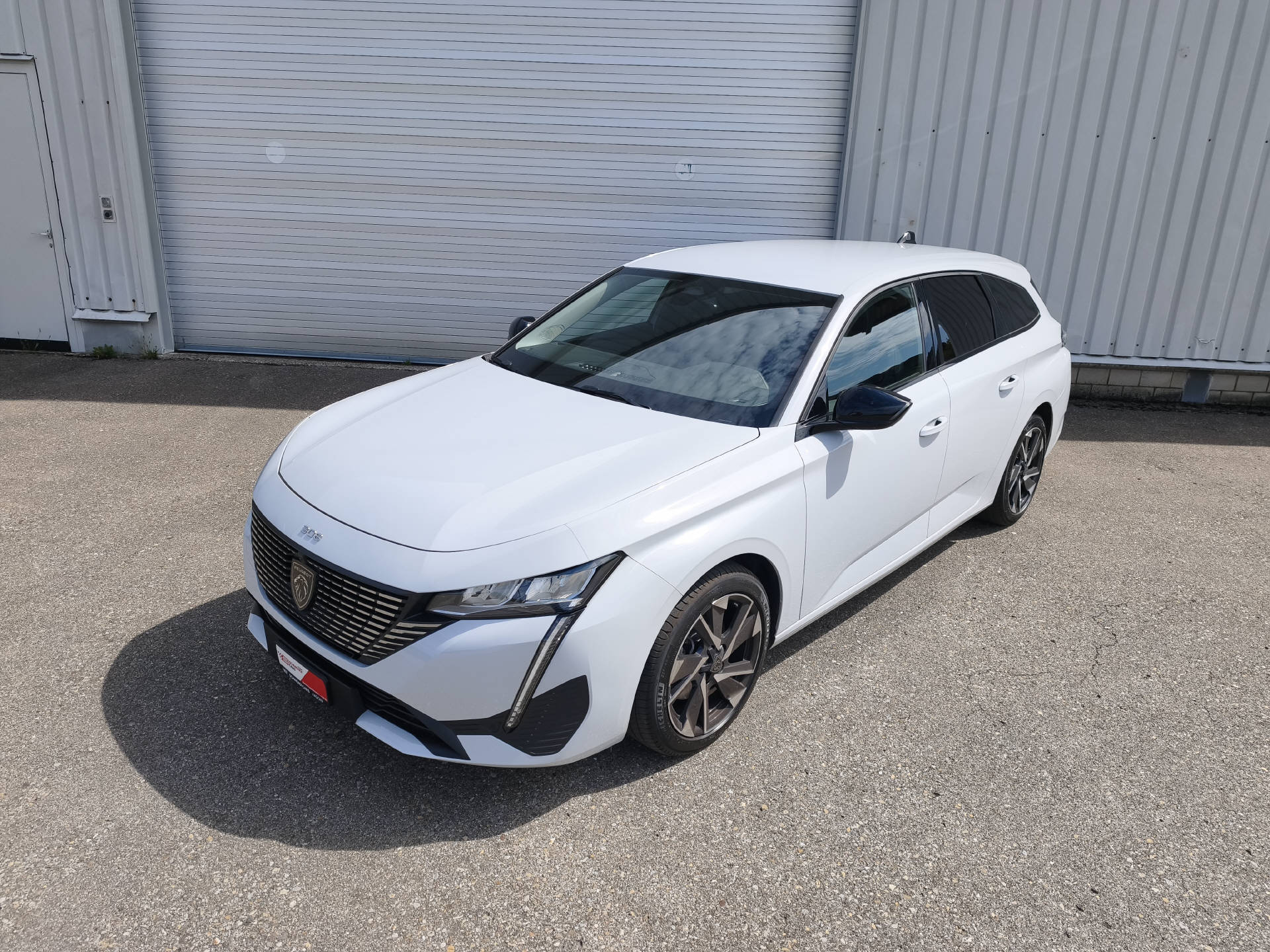 PEUGEOT 308 SW 1.2 Hybrid Allure-image-3