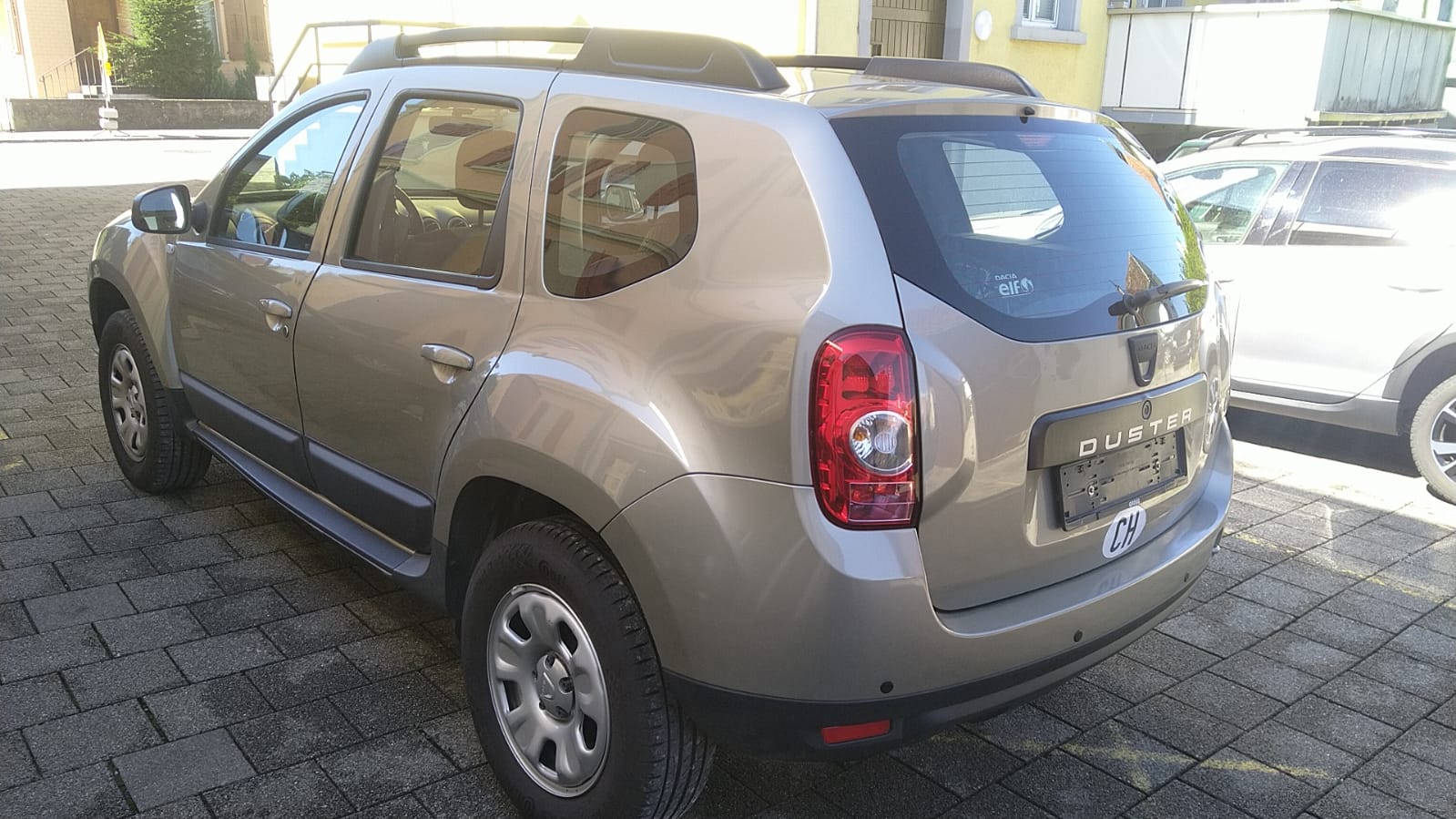 DACIA Duster 1.6 Lauréate 4x4-image-5
