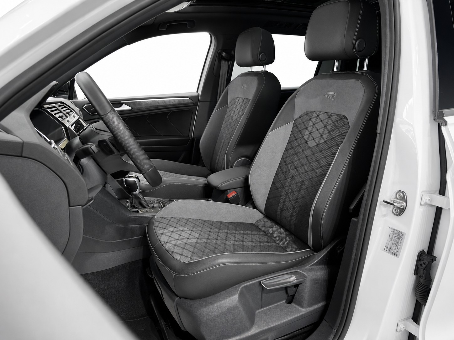 VW Tiguan Allspace 2.0 TDI SCR R-Line 4Motion DSG *7-Plätzer * Anhängerkupplung * Panorama-Glasdach * Black Style * Standheizung *-image-10
