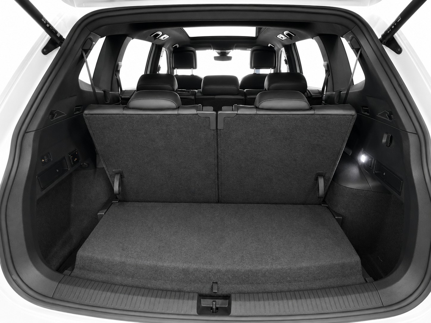 VW Tiguan Allspace 2.0 TDI SCR R-Line 4Motion DSG *7-Plätzer * Anhängerkupplung * Panorama-Glasdach * Black Style * Standheizung *-image-12