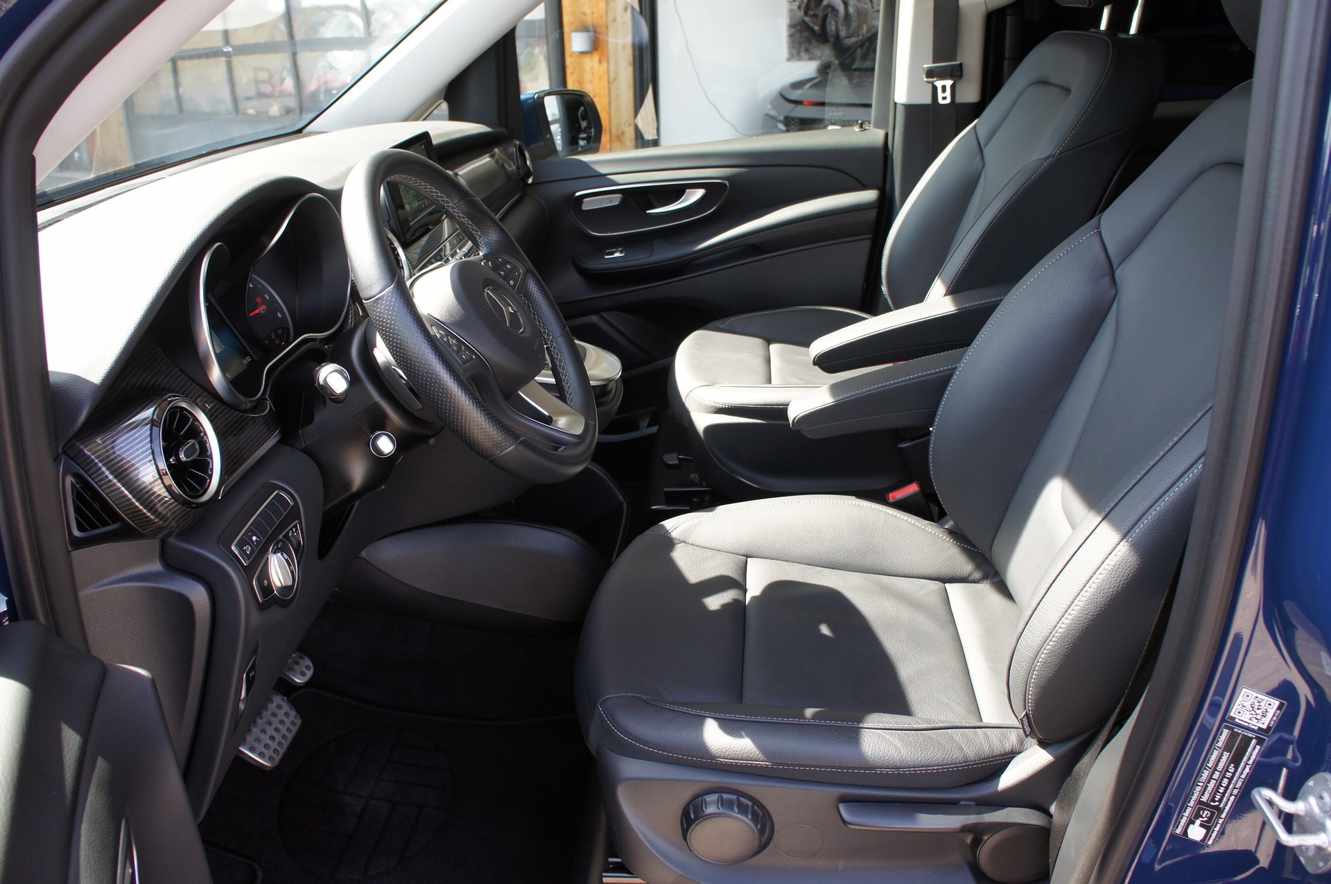 MERCEDES-BENZ V 300 d kompakt 4Matic 9G-Tronic kurz-image-17