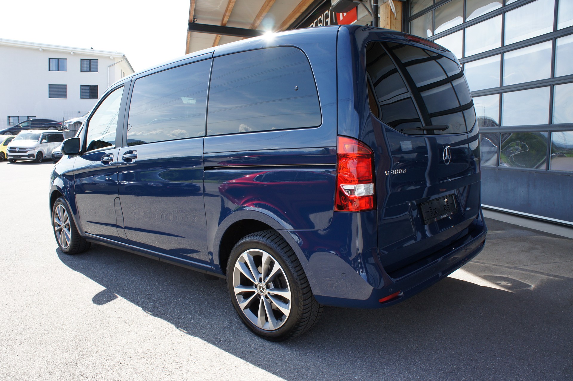 MERCEDES-BENZ V 300 d kompakt 4Matic 9G-Tronic kurz-image-2