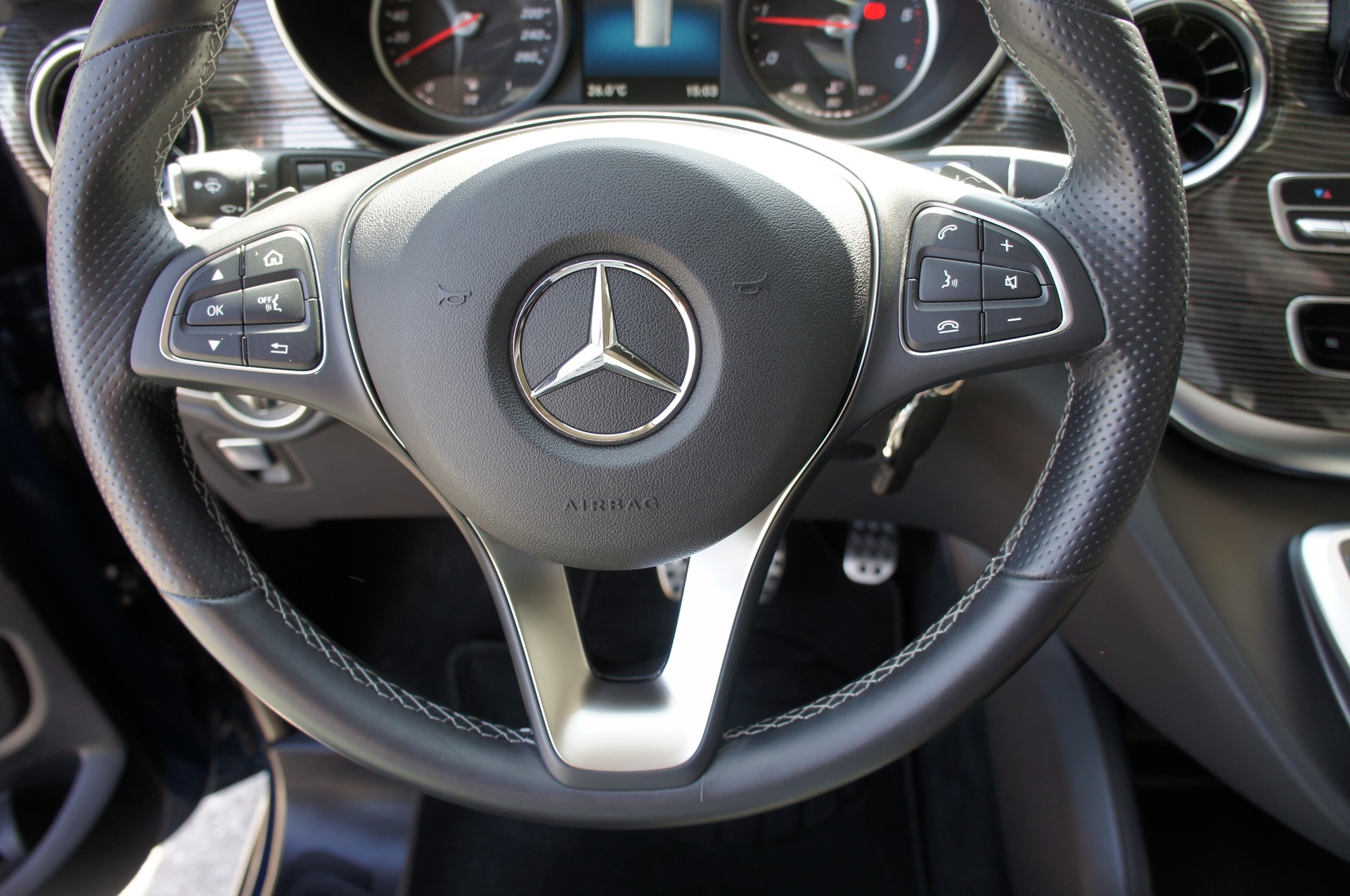 MERCEDES-BENZ V 300 d kompakt 4Matic 9G-Tronic kurz-image-25
