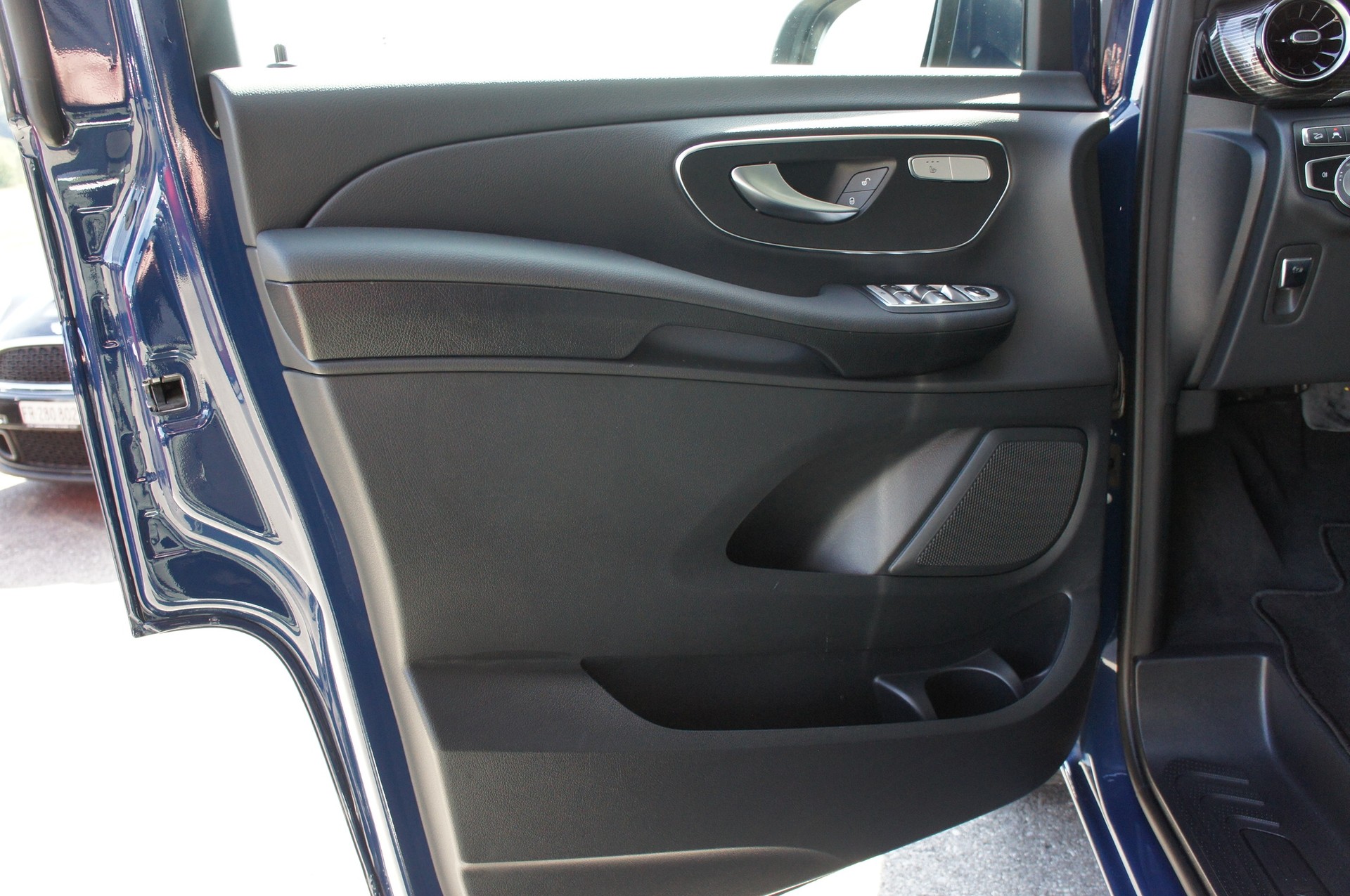 MERCEDES-BENZ V 300 d kompakt 4Matic 9G-Tronic kurz-image-16