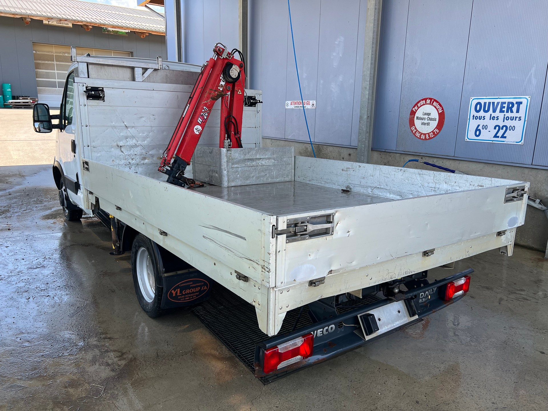 IVECO 35C13 Pont fixe avec grue kran EURO 4