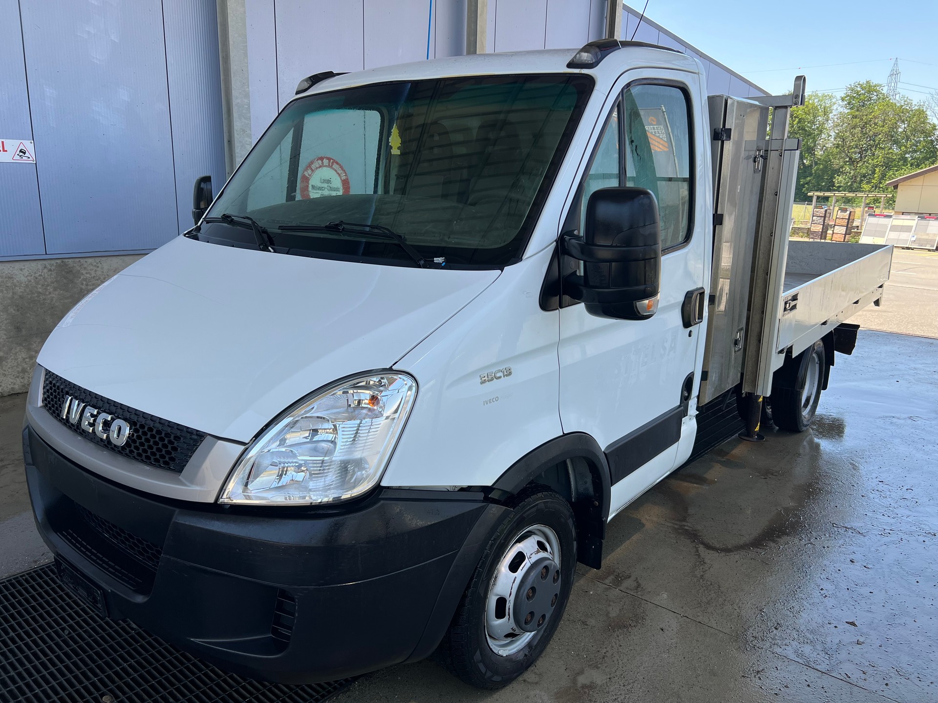 IVECO 35C13 Pont fixe avec grue kran EURO 4-image-1