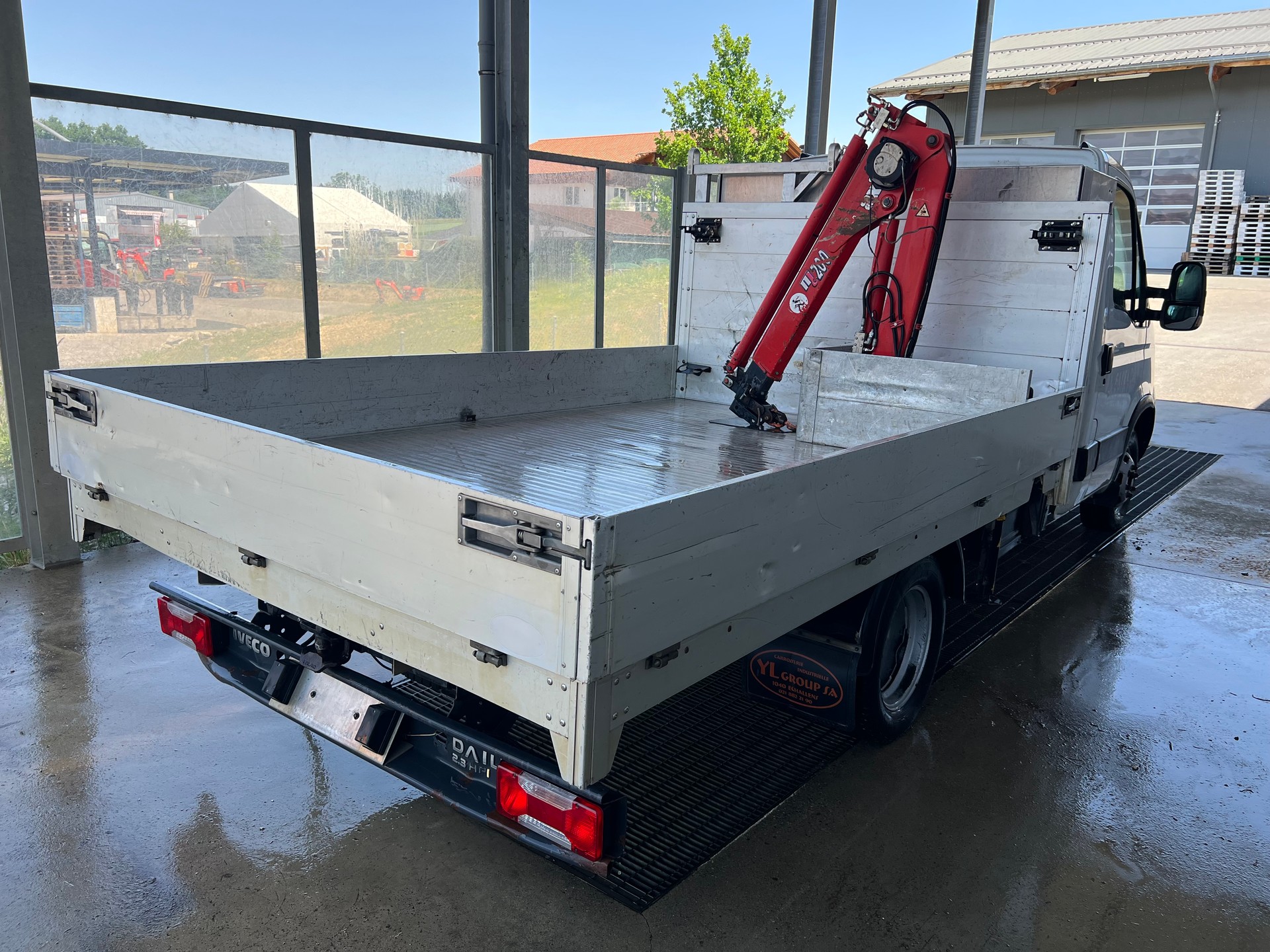 IVECO 35C13 Pont fixe avec grue kran EURO 4-image-3