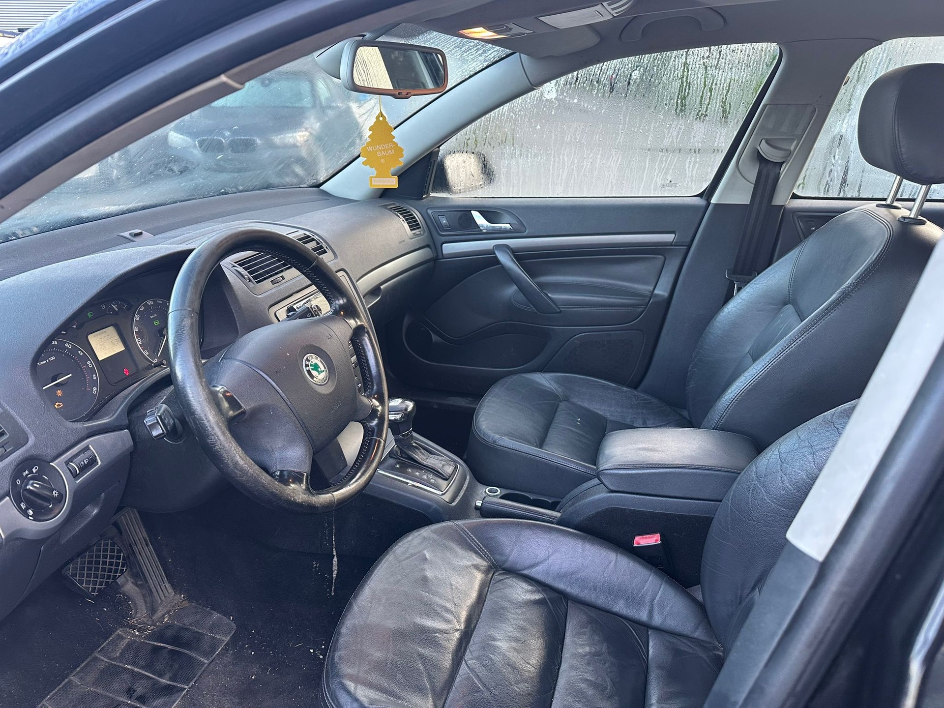 SKODA Octavia 2.0 TDI Ambiente-image-5