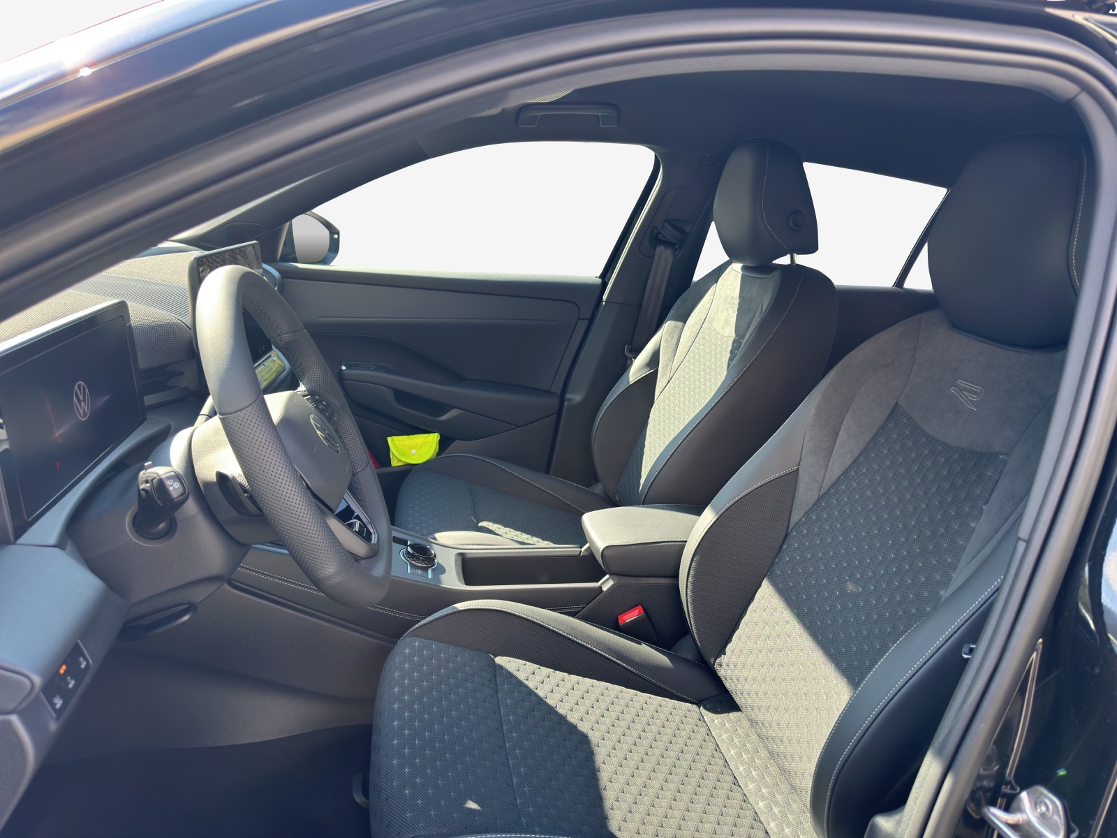 VW T-Roc 1.5 eTSI mHEV R-Line DSG-image-7
