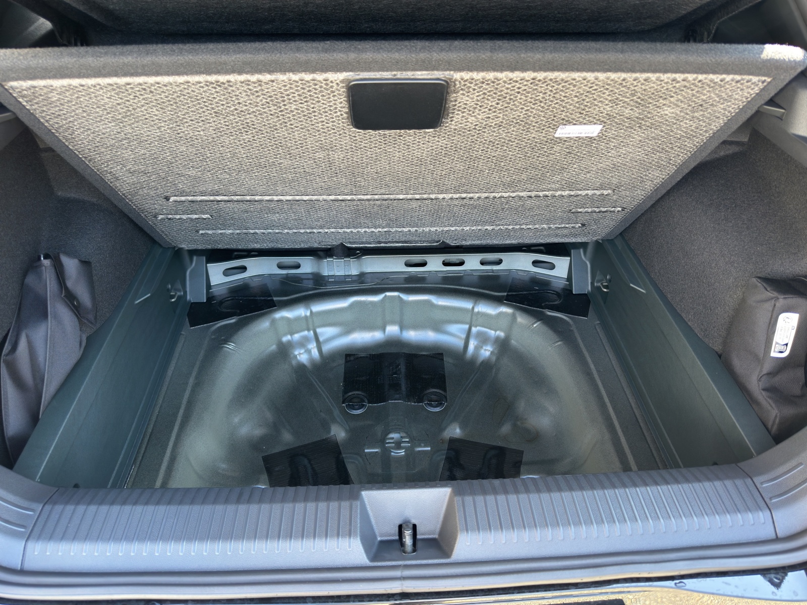 VW T-Roc 1.5 eTSI mHEV R-Line DSG-image-13