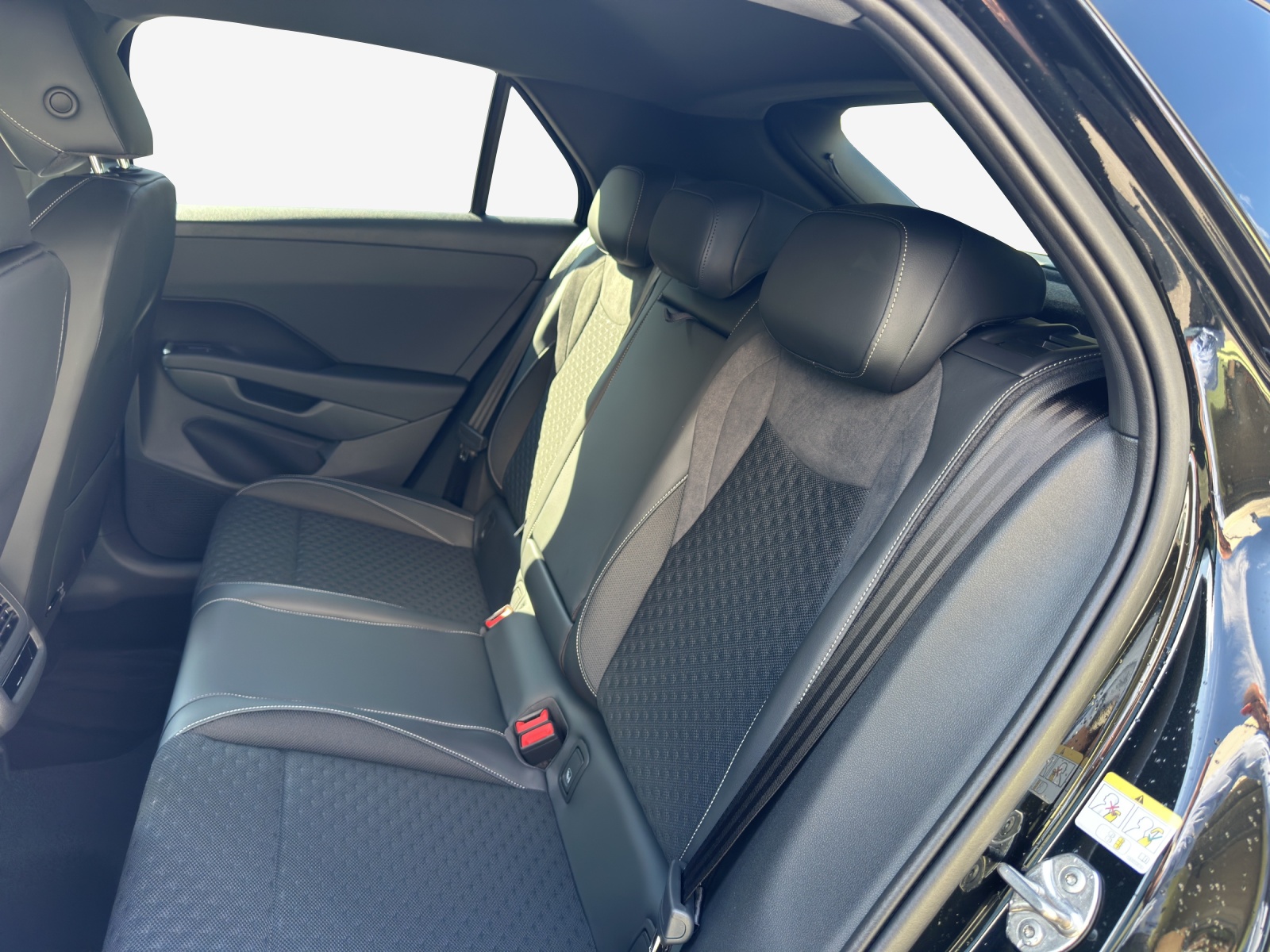 VW T-Roc 1.5 eTSI mHEV R-Line DSG-image-11