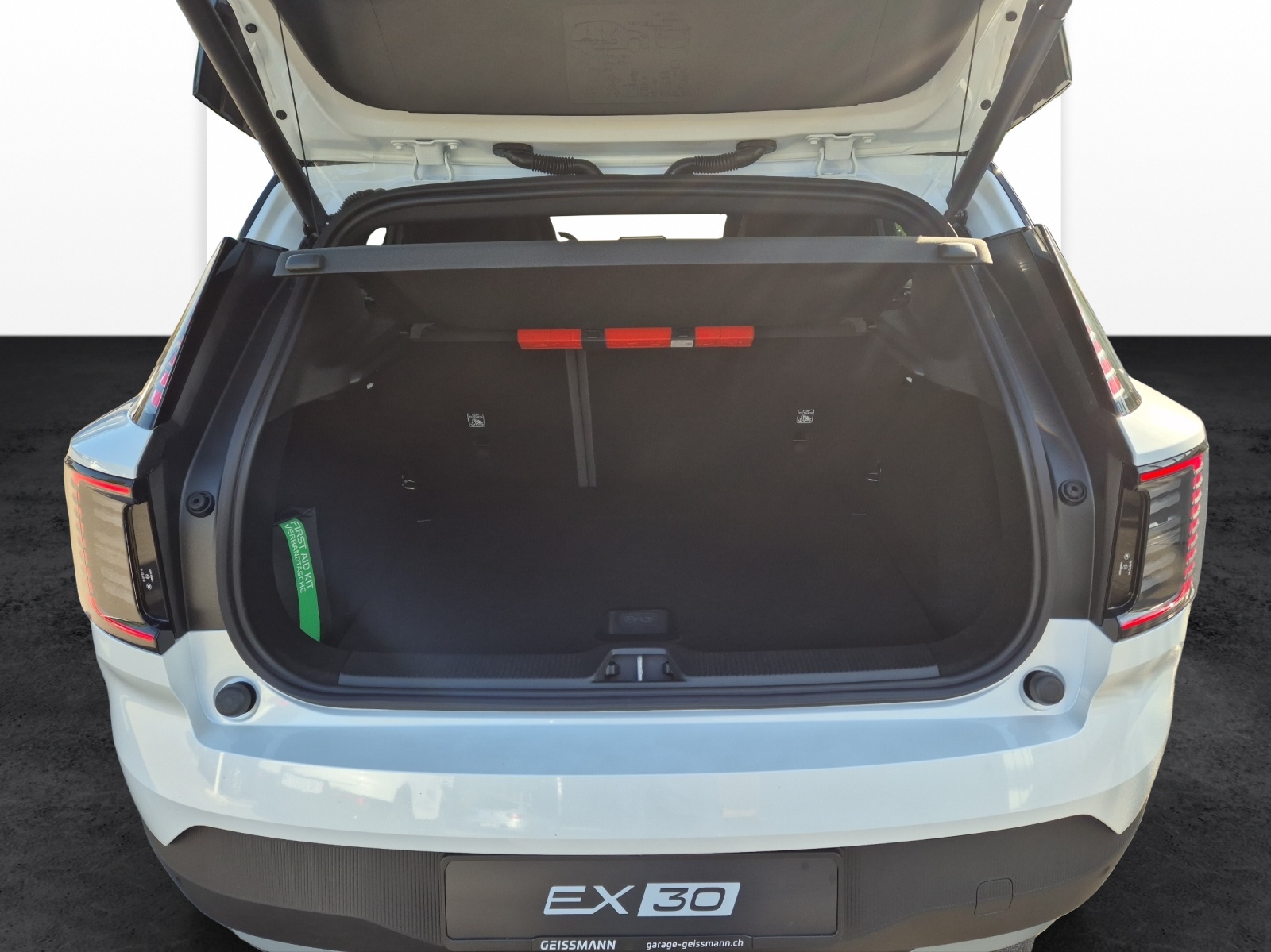 VOLVO EX30 CC P8 Plus AWD-image-18