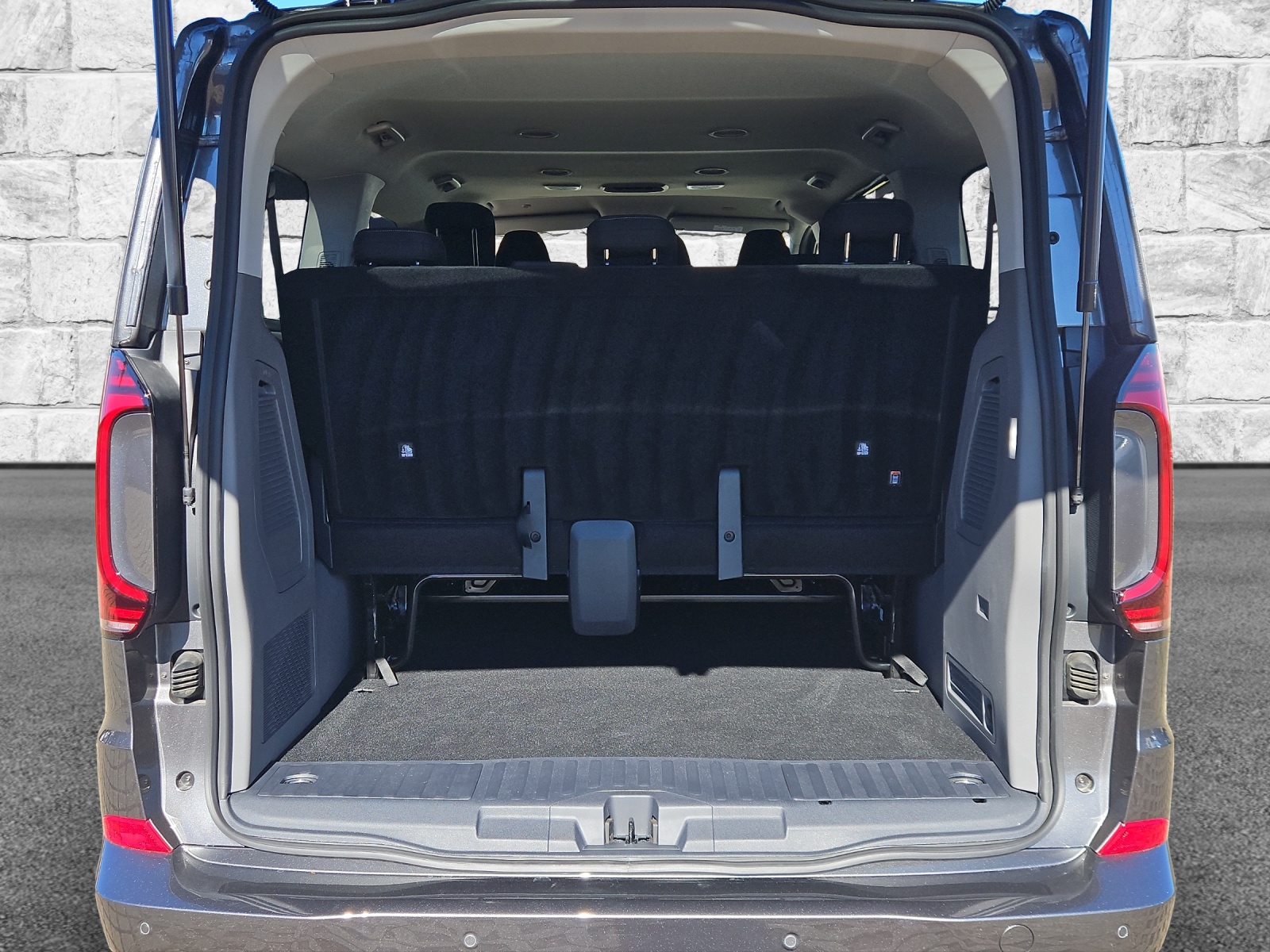 VW Caravelle BEV Life-image-14