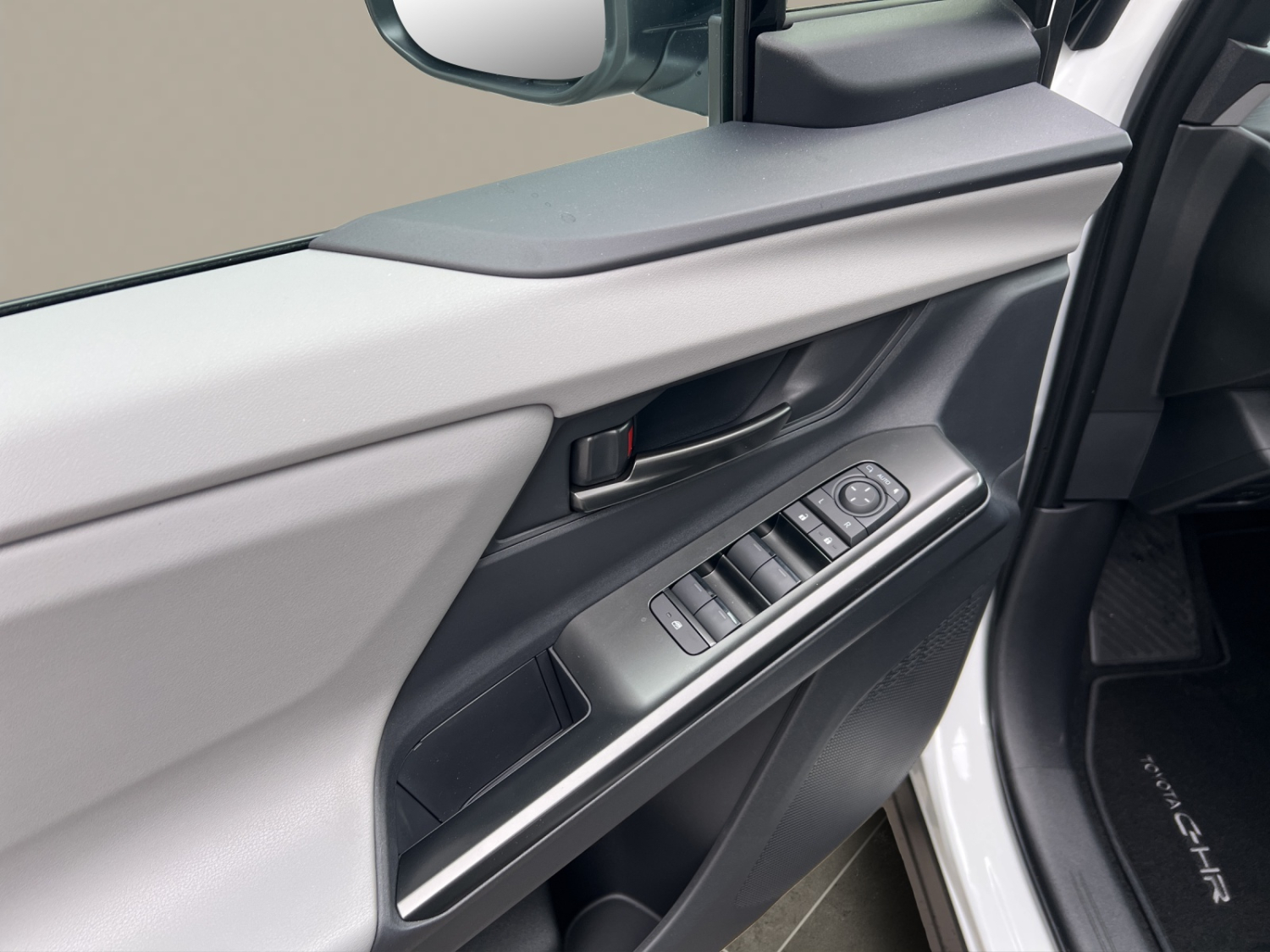 TOYOTA C-HR+ Premium AWD-image-17