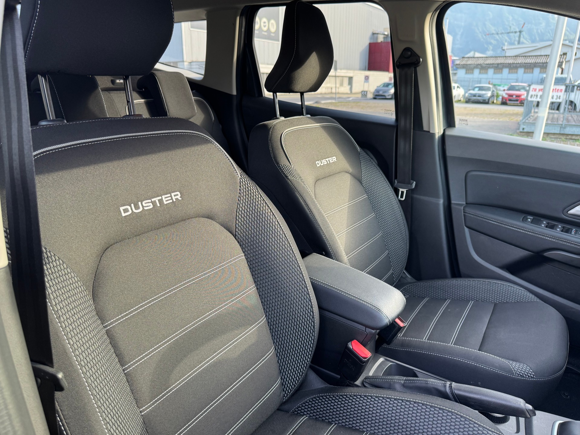 DACIA Duster TCe 150 Journey 4x4-image-12