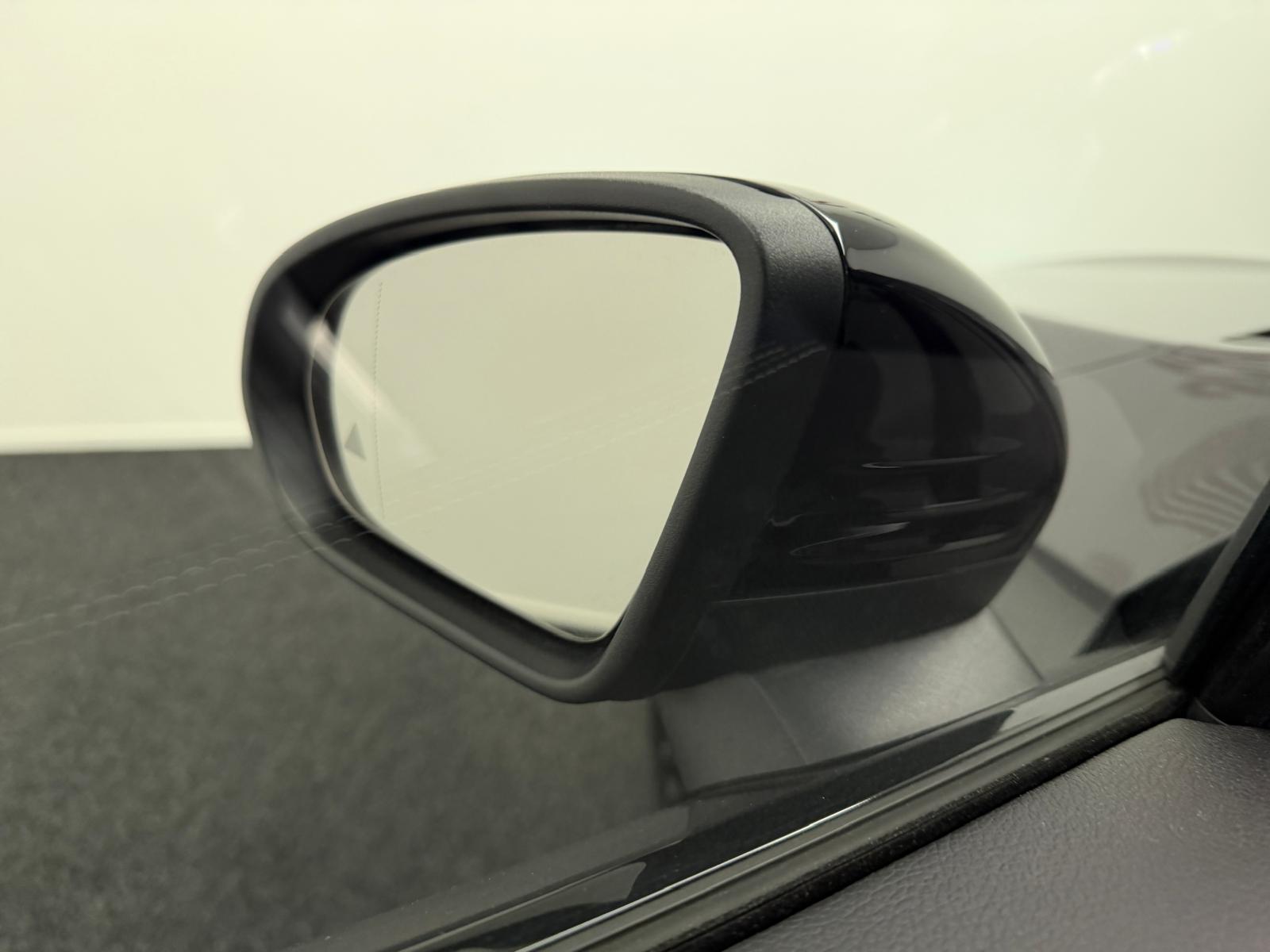 MERCEDES-BENZ A-Klasse W177 A 250 AMG Line 4m-image-15