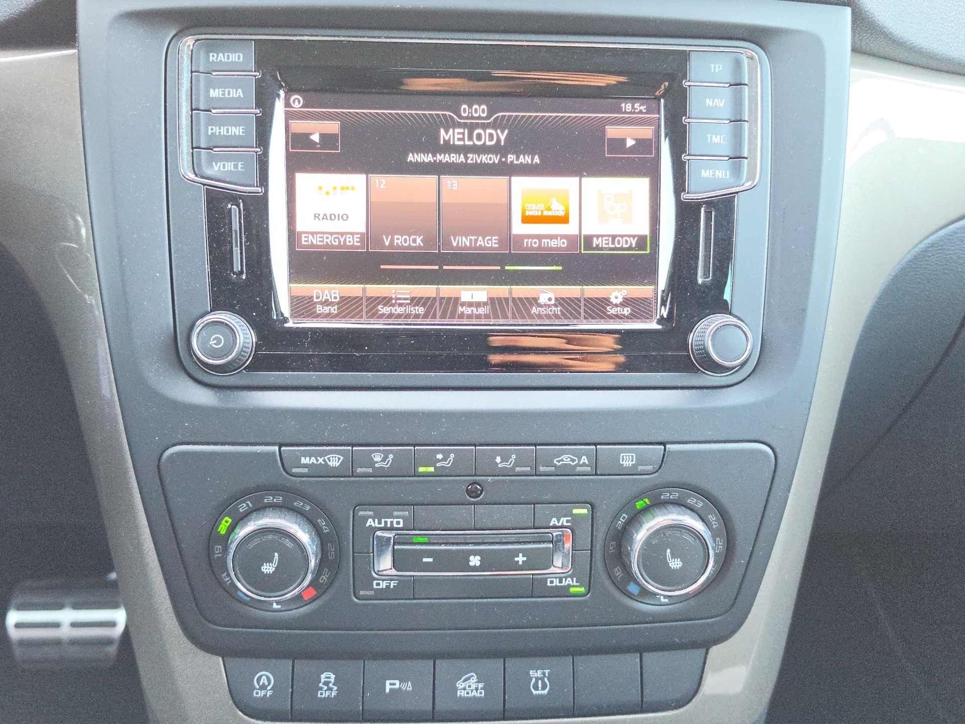 SKODA Yeti 1.4 TSI Style 4x4 DSG-image-11