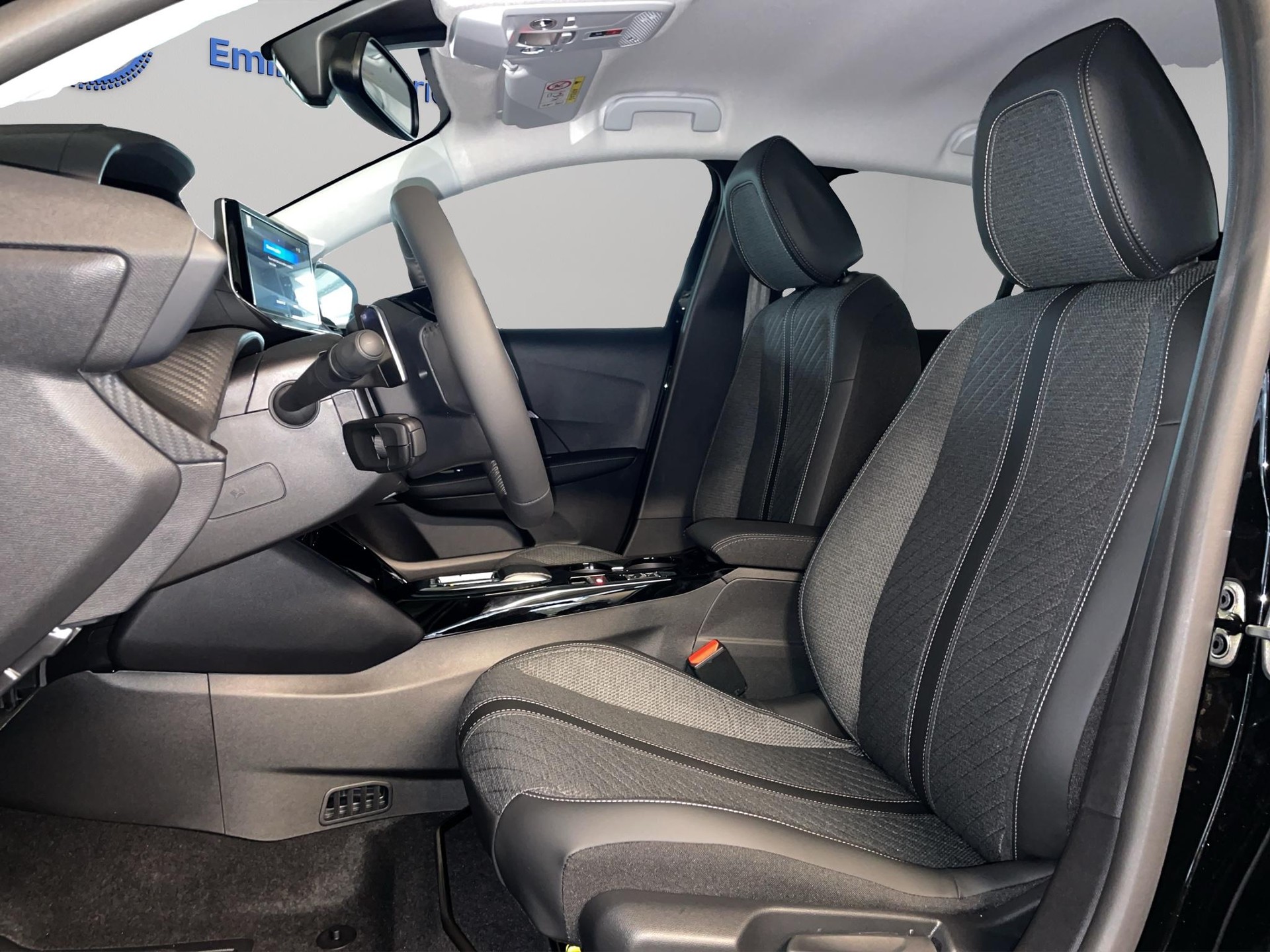 PEUGEOT 208 1.2 Hybrid Style-image-7