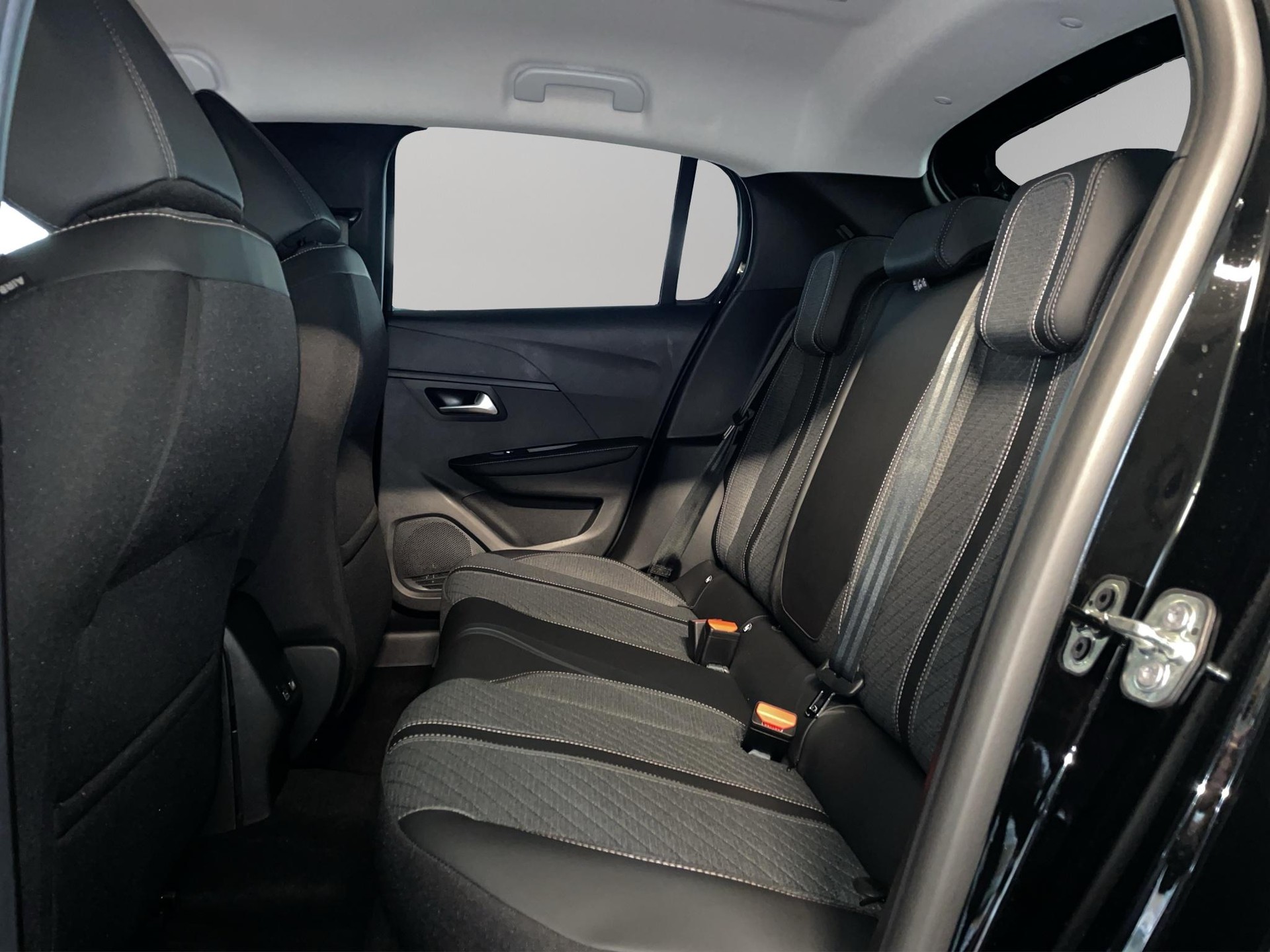 PEUGEOT 208 1.2 Hybrid Style-image-9