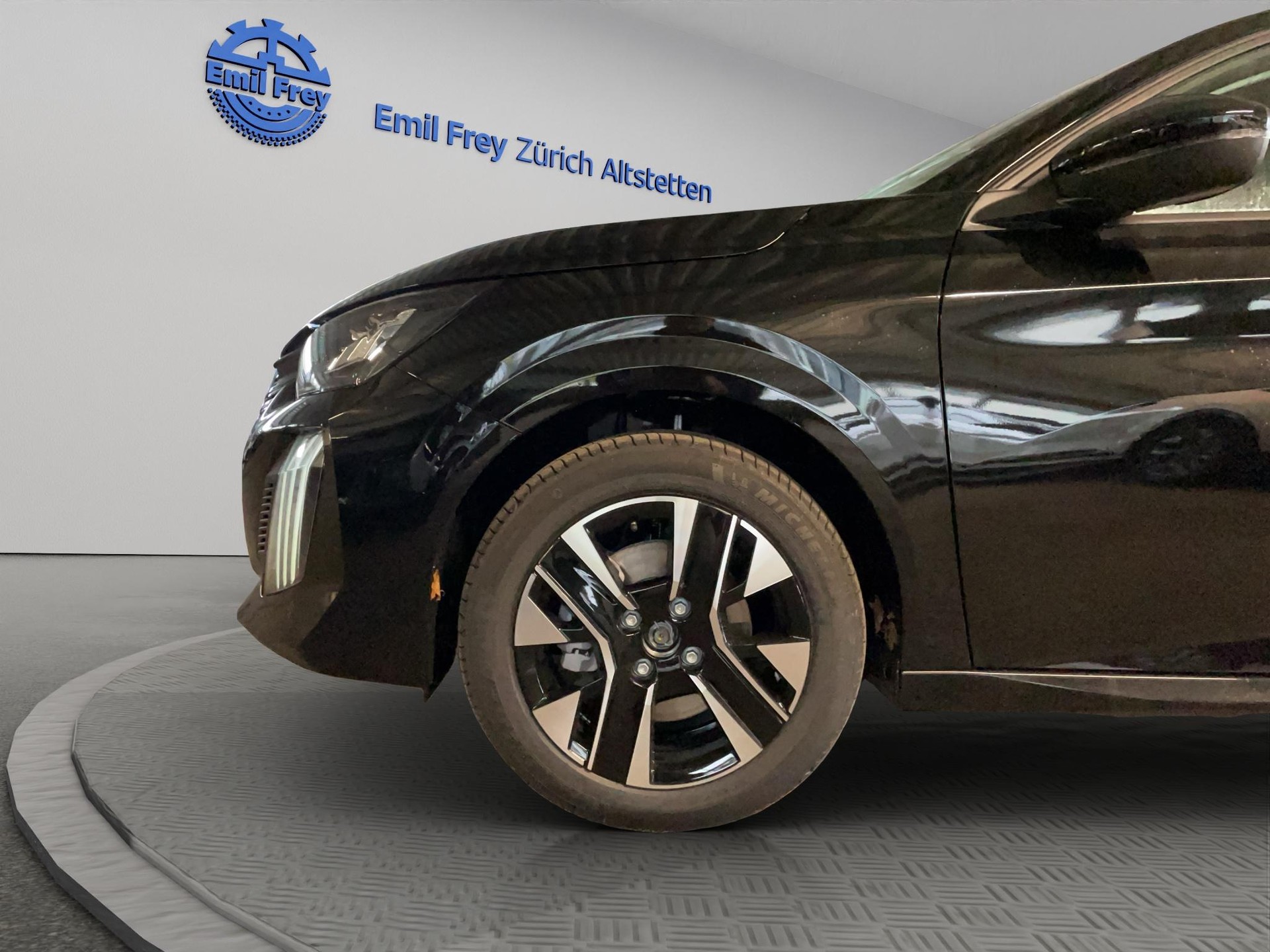 PEUGEOT 208 1.2 Hybrid Style-image-13