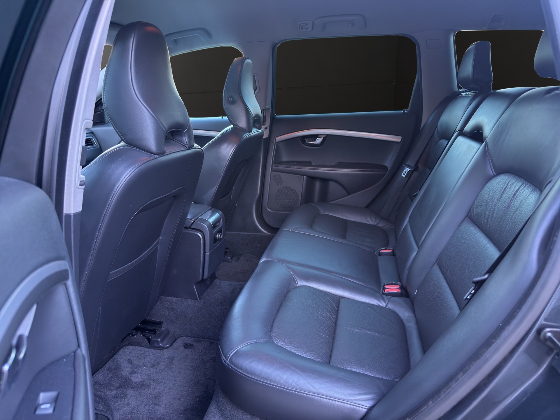 VOLVO V70 D5 AWD OceanRace Geartronic-image-11
