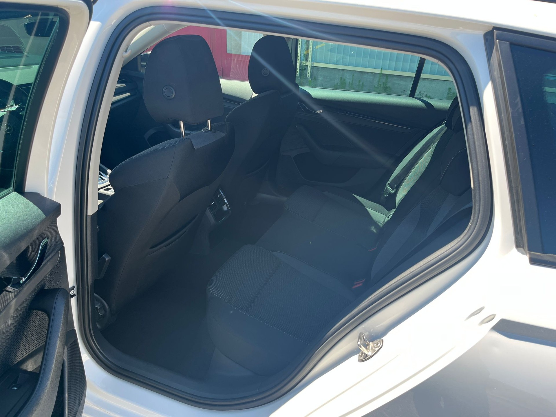 SKODA 2.0 TDI Ambition 4x4 DSG-image-9