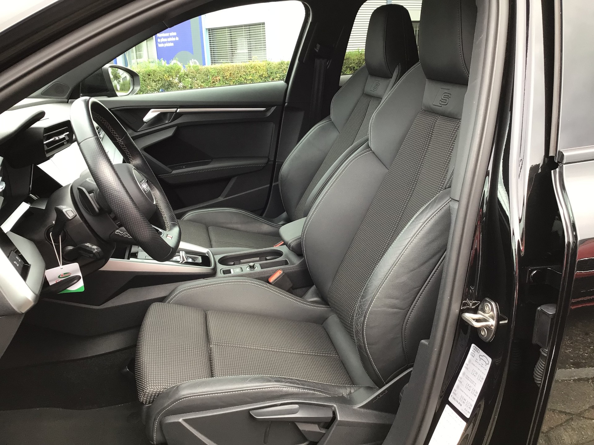 AUDI S3 Sportback 2.0 TFSI quattro S-tronic-image-5