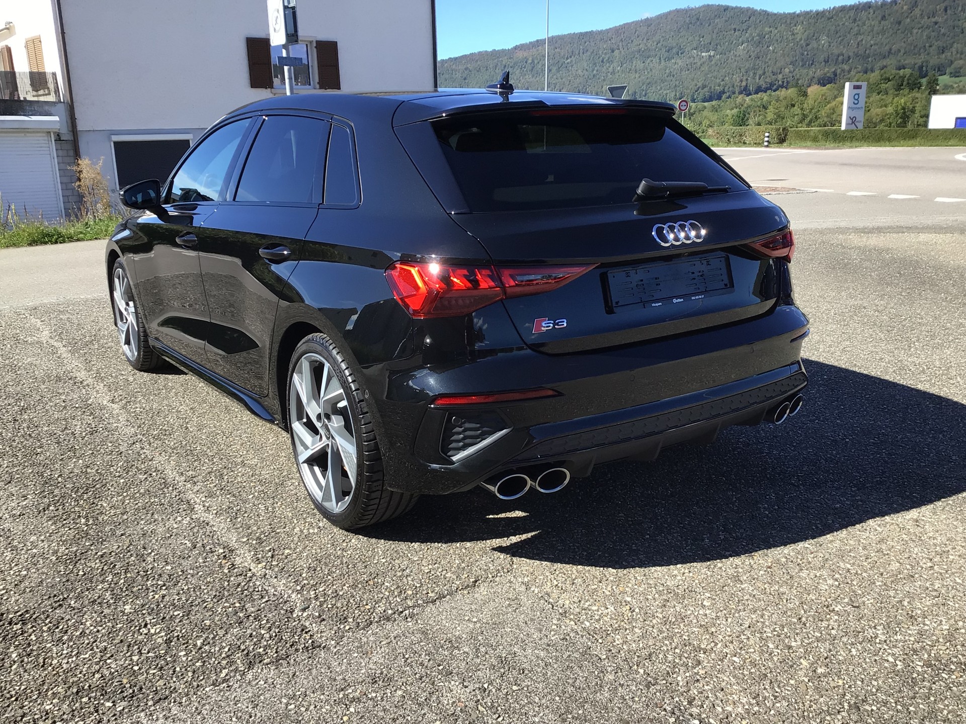 AUDI S3 Sportback 2.0 TFSI quattro S-tronic-image-4