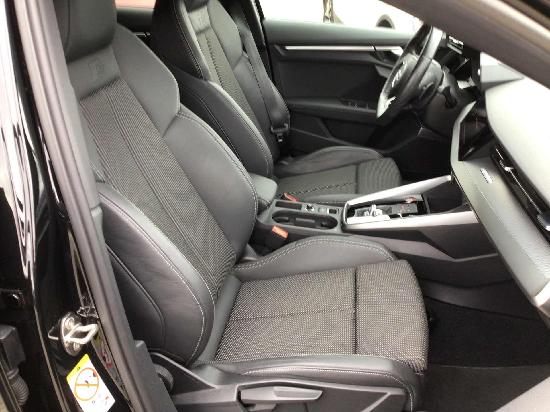 AUDI S3 Sportback 2.0 TFSI quattro S-tronic-image-7