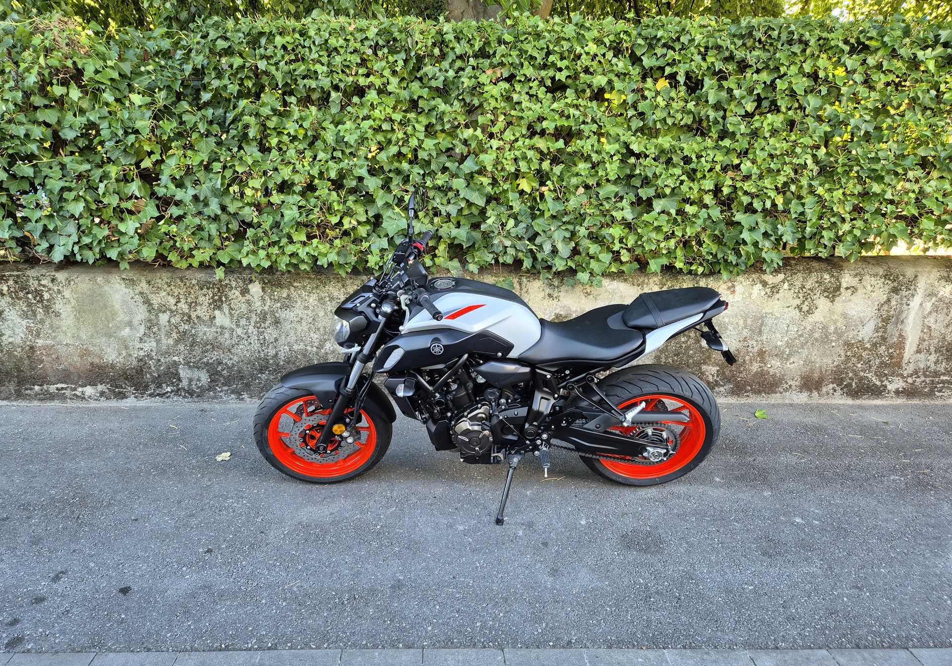 YAMAHA MT-07 ABS (35kW)-showroom-element-2