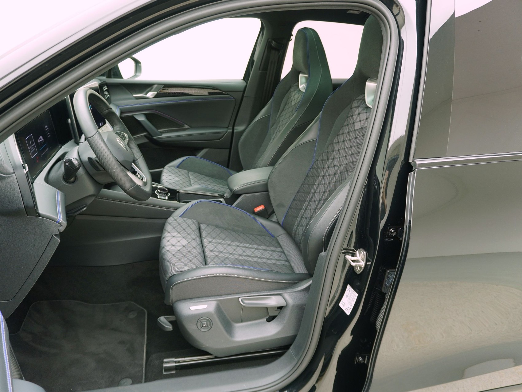 VW Tiguan 2.0 TSI DSG R-Line Black Style 4Motion **VW Werksgarantie bis 11/2030**-image-9
