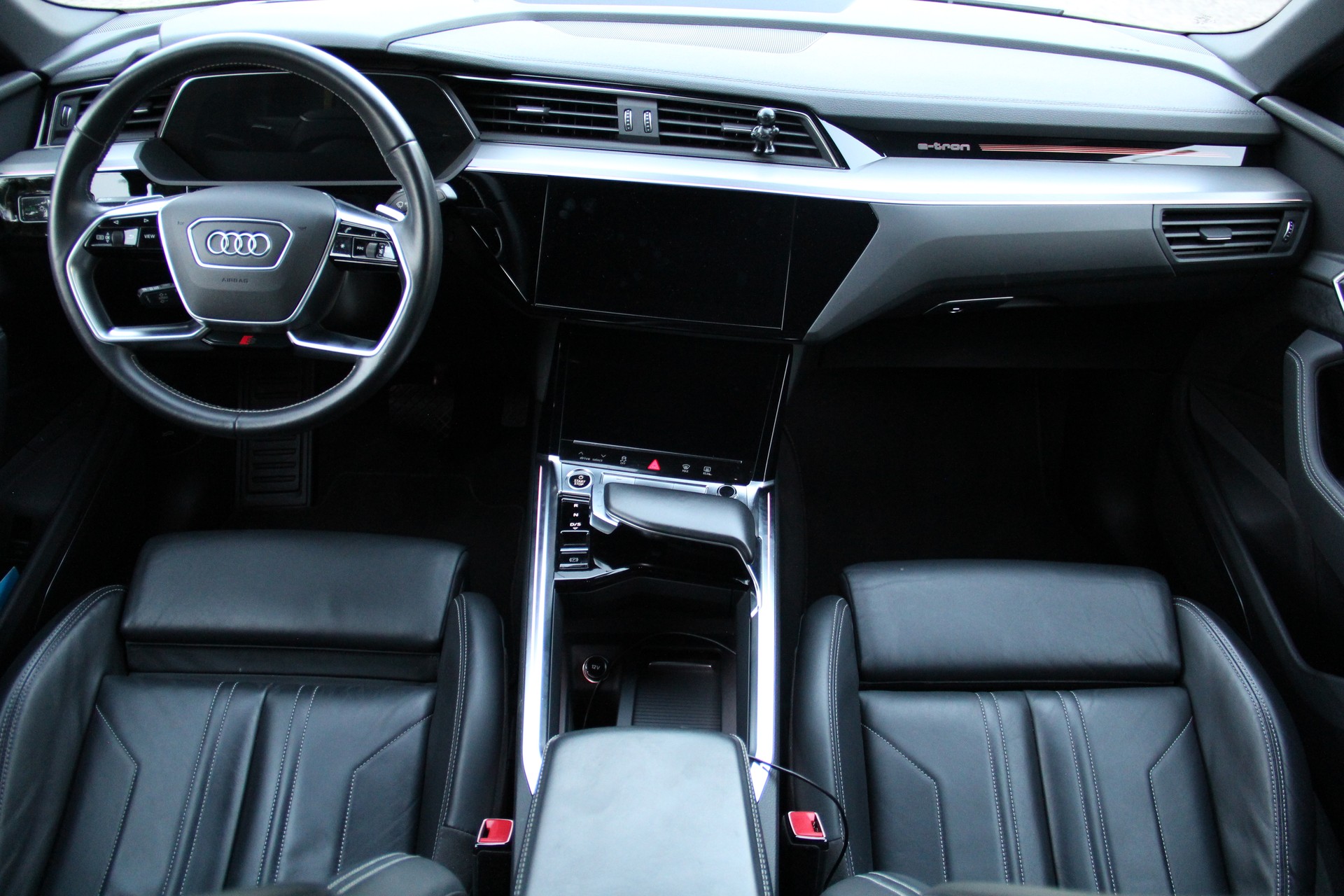AUDI e-tron 55 Sportback S Line Black Edition quattro-image-10